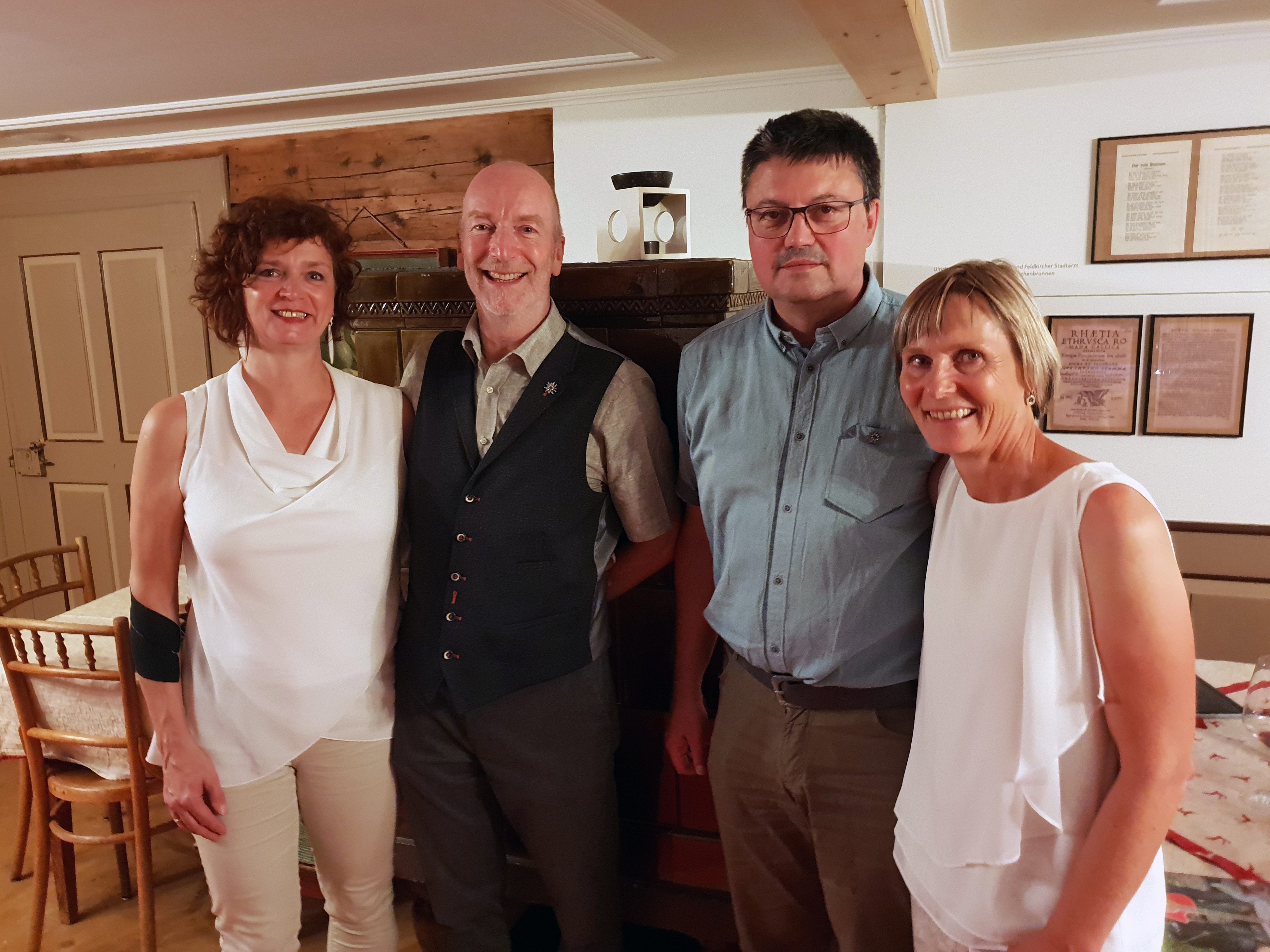 Stephanie und Alt-Präsident Karlheinz Worsch mit Neo-Präsident Otmar und Maria Ganahl.