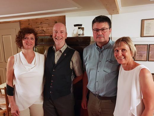 Stephanie und Alt-Präsident Karlheinz Worsch mit Neo-Präsident Otmar und Maria Ganahl. Stephanie und Alt-Präsident Karlheinz Worsch mit Neo-Präsident Otmar und Maria Ganahl.