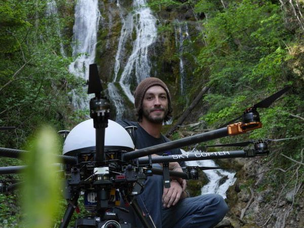 Mit seinen selbst entwickelten Drohnen macht Dominik Fae mit „Skycopter“ seine große Leidenschaft zum Beruf. Mit seinen selbst entwickelten Drohnen macht Dominik Fae mit „Skycopter“ seine große Leidenschaft zum Beruf.