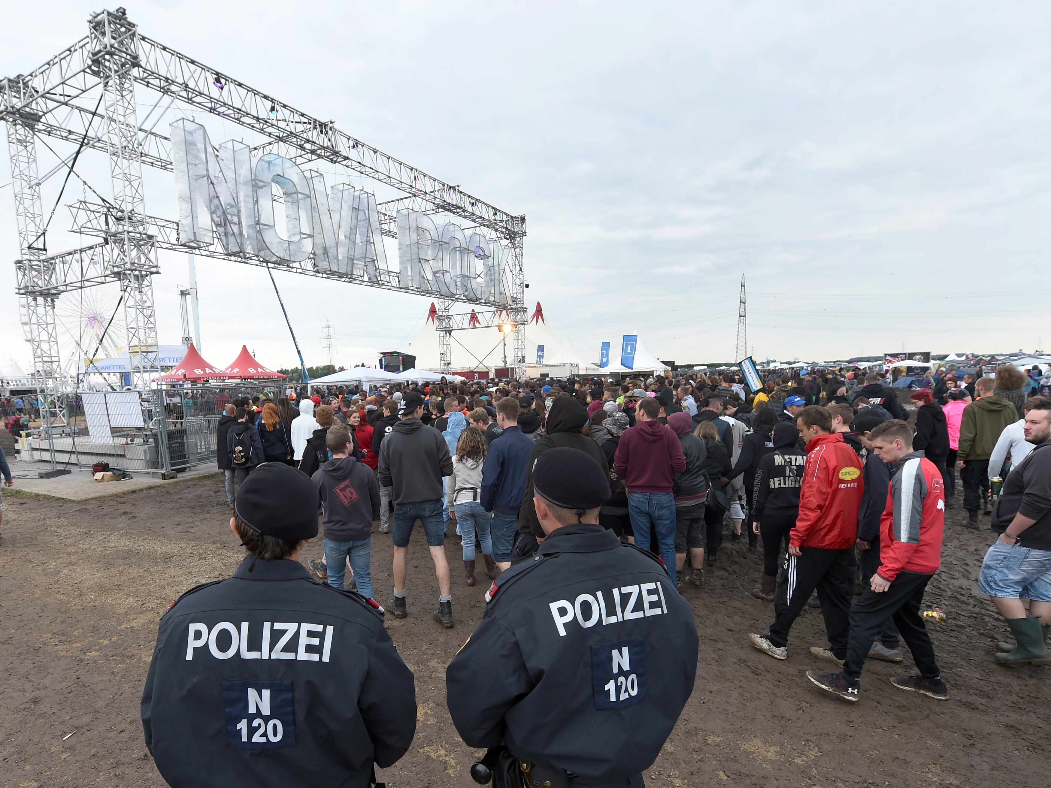 Ein Handydieb trieb auf dem Gelände des Nova Rock-Festivals sein Unwesen. Ein Handydieb trieb auf dem Gelände des Nova Rock-Festivals sein Unwesen.