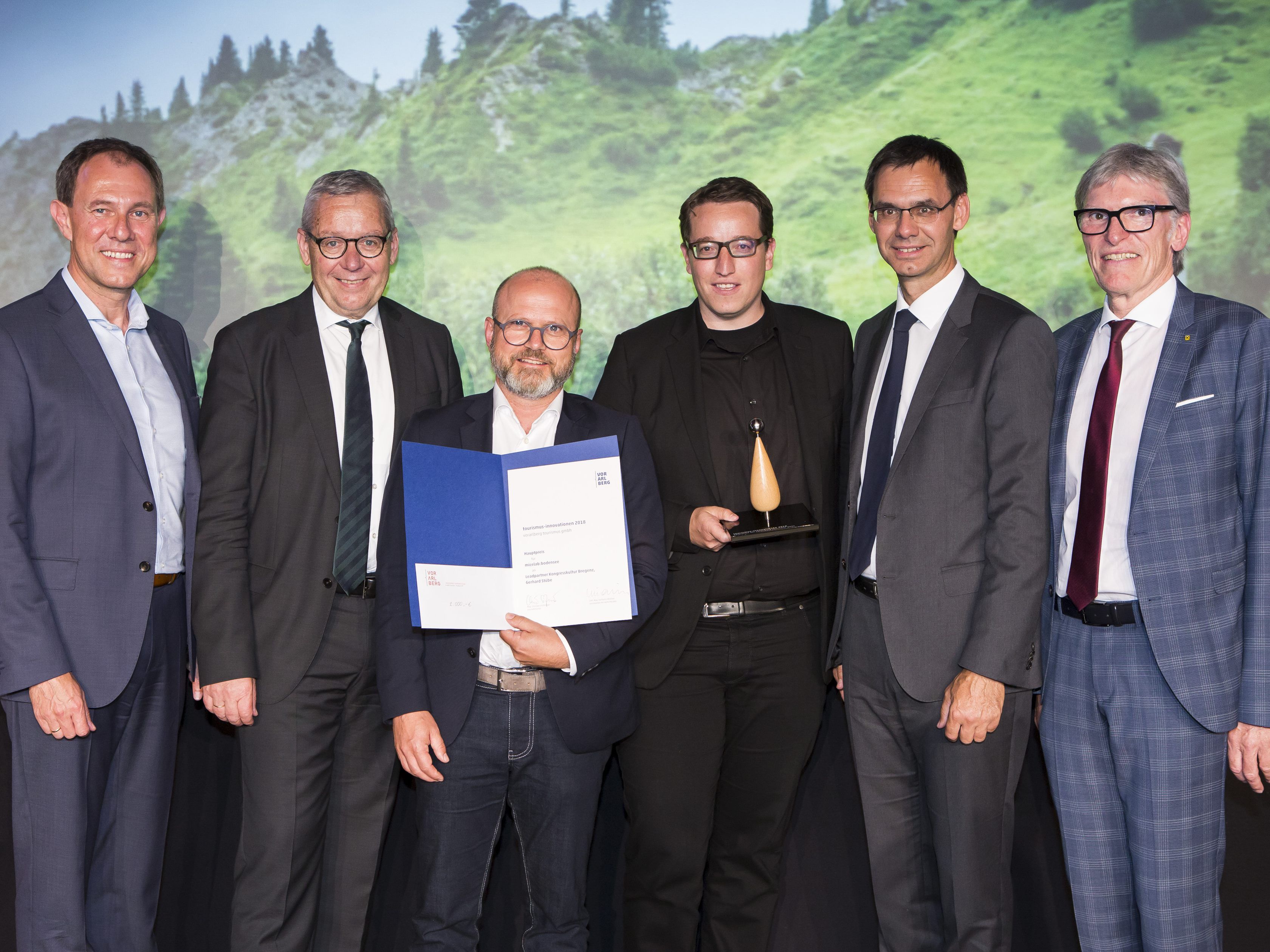 Hauptpreis für das micelab:bodensee: Leadpartner Gerhard Stübe von der Kongresskultur Bregenz bei der Verleihung der Vorarlberger "tourismus-innovationen 2018" am 12. Juni in der Messe Dornbirn.