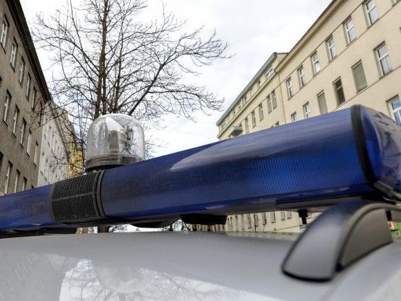 Die Polizei geht derzeit von Mord und einem Selbstmordversuch in Wien-Favoriten aus. Die Polizei geht derzeit von Mord und einem Selbstmordversuch in Wien-Favoriten aus.