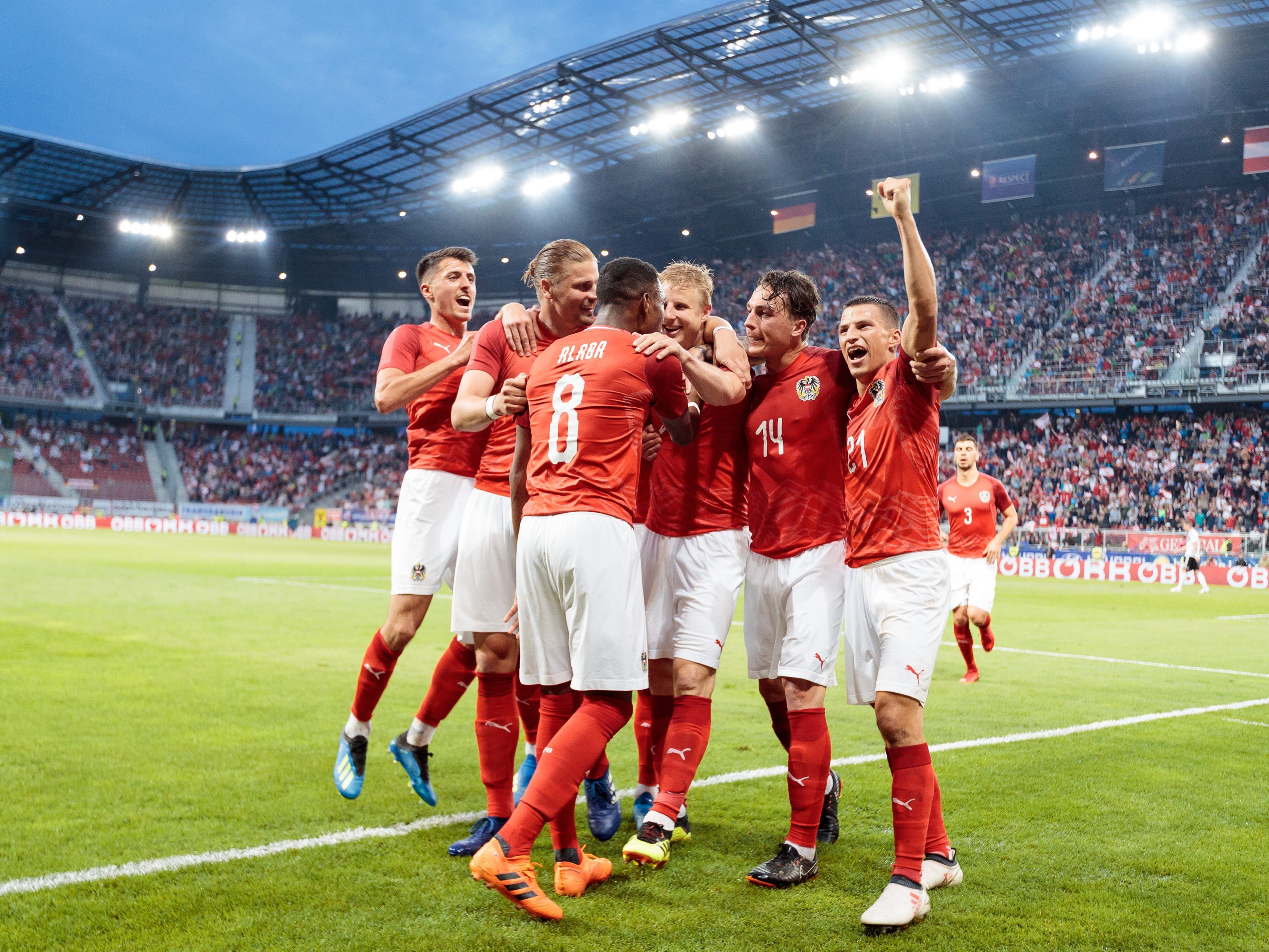 Österreich gewinnt nach 32 Jahren erstmals wieder ein Fußball-Spiel gegen Deutschland. Österreich gewinnt nach 32 Jahren erstmals wieder ein Fußball-Spiel gegen Deutschland.