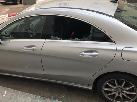 Der Mann brach in zwei Pkw in Wien ein. Der Mann brach in zwei Pkw in Wien ein.
