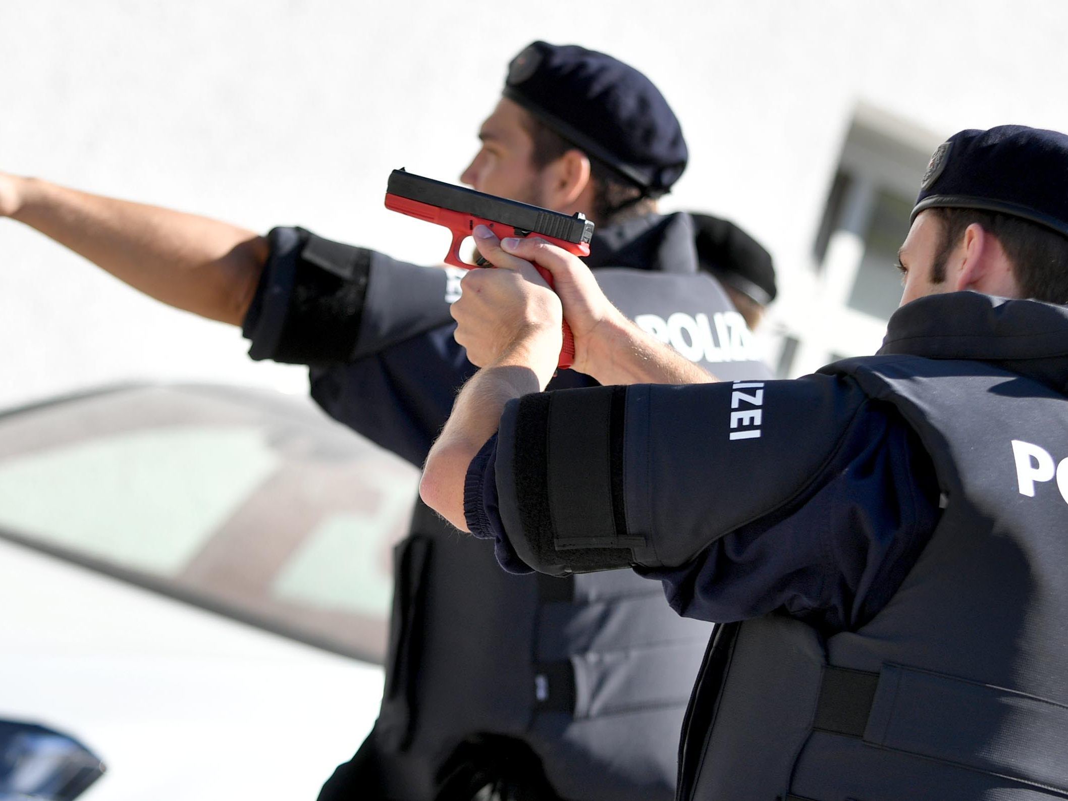 Die Polizei sucht händeringend nach neuen Rekruten. Die Polizei sucht händeringend nach neuen Rekruten.