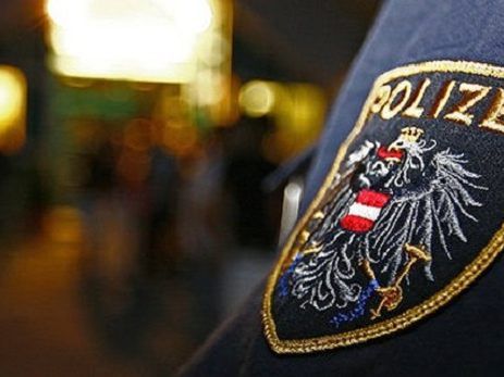 Als der mutmaßliche Einbrecher sich ertappt fühlte, wurde er aggressiv. Als der mutmaßliche Einbrecher sich ertappt fühlte, wurde er aggressiv.