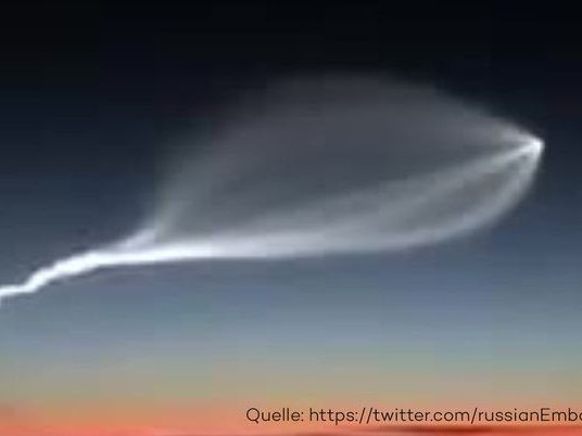 Wurde ein Ufo am Nachthimmel gesichtet? Wurde ein Ufo am Nachthimmel gesichtet?