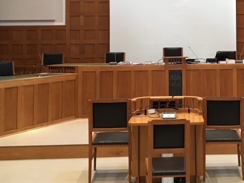 Eines der verbotenen Bilder war auf jenem Laptop gefunden worden, dessen Eigentümerin und Benutzerin die Mutter des Angeklagten ist.