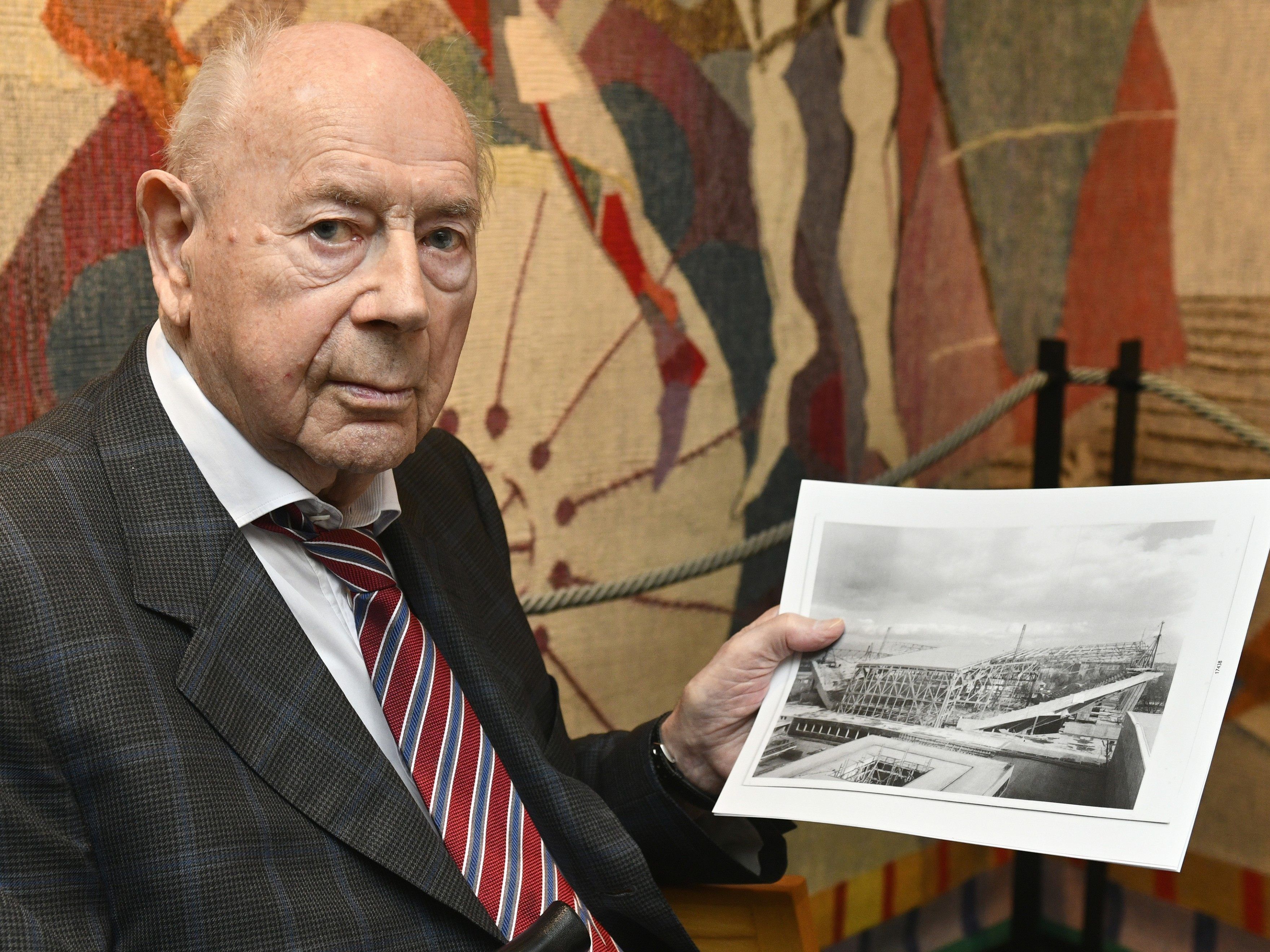 Baumeister Viktor Hauswirth mit Insiderwissen zur Stadthalle. Baumeister Viktor Hauswirth mit Insiderwissen zur Stadthalle.