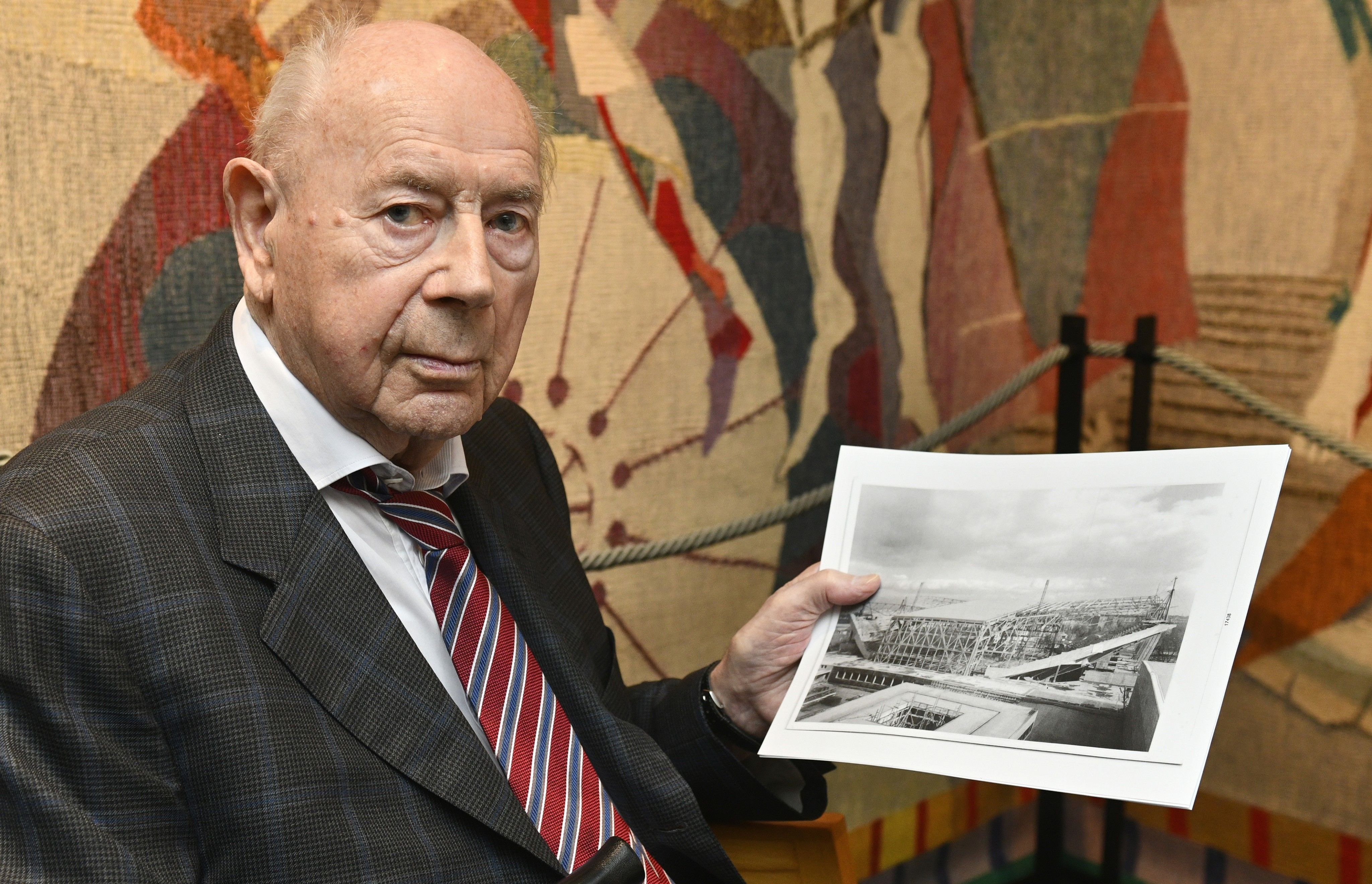 Baumeister Viktor Hauswirth mit Insiderwissen zur Stadthalle. Baumeister Viktor Hauswirth mit Insiderwissen zur Stadthalle.