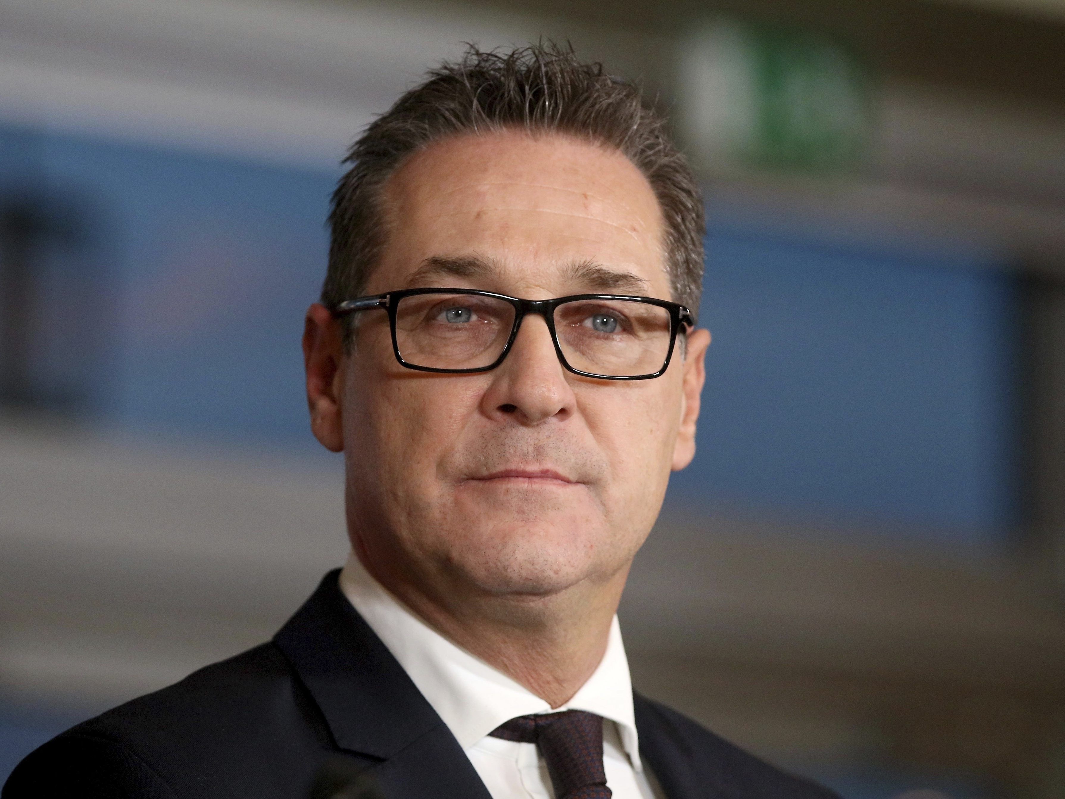 Strache weist alle Kritik zum 12-Stunden-Tag als Hetze und Propaganda ab.