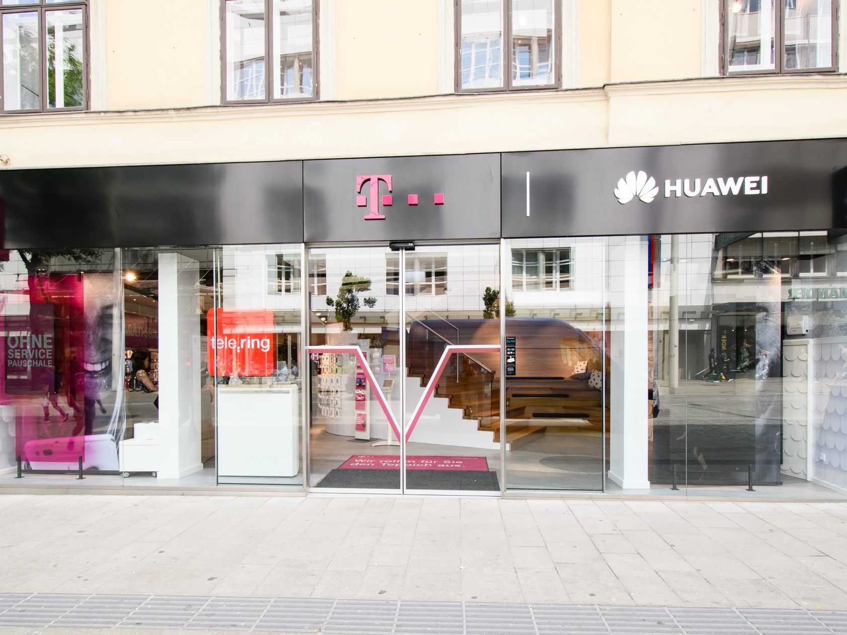 Der neue T-Mobile-Huawei-Shop wurde am Freitag eröffnet. Der neue T-Mobile-Huawei-Shop wurde am Freitag eröffnet.