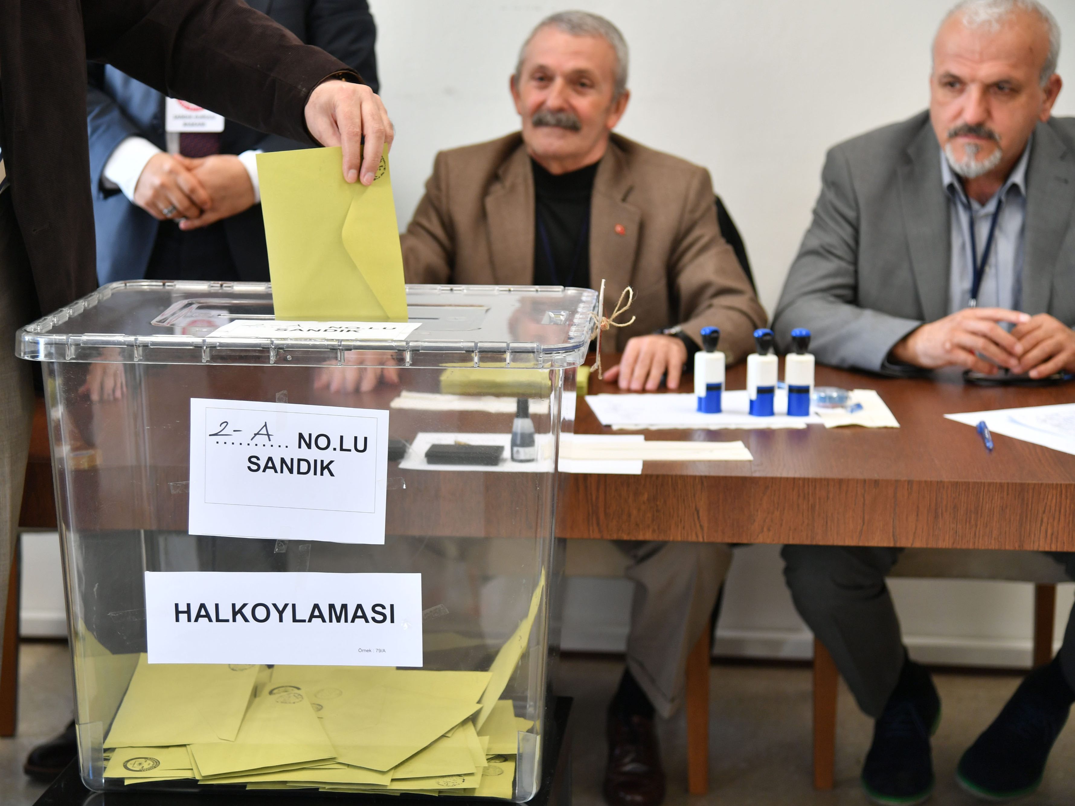 In Salzburg, Wien und bregenz können die Austro-Türken heute abstimmen.