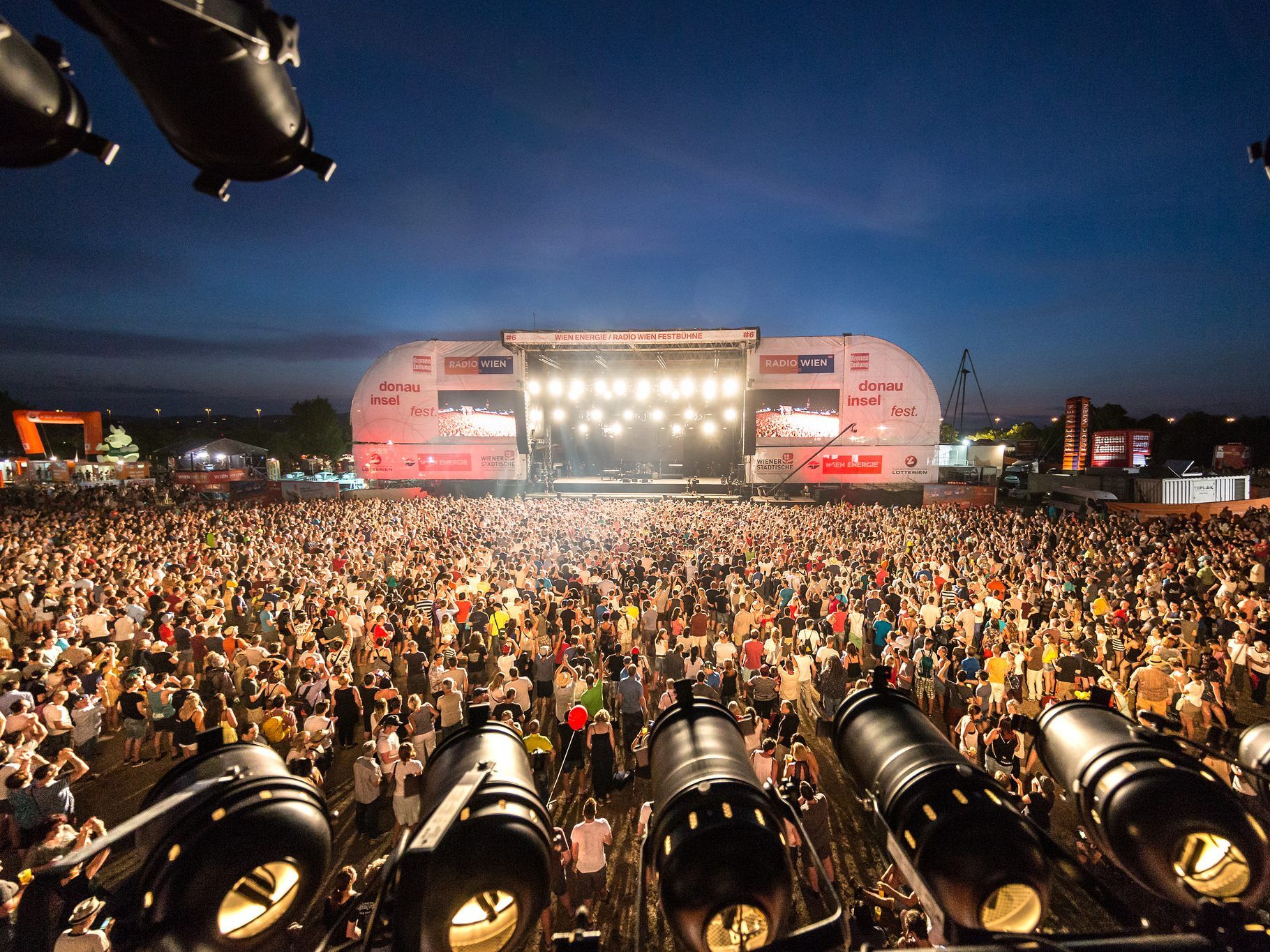 Gewinne eine Wochenende für 2 beim Donauinselfest 2018.