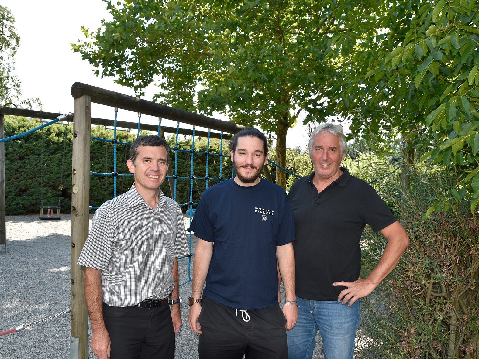 (v.l.) Bürgermeister Martin Summer, Spielplatzbetreuer Maximilian Wally und Armin Wille vom Bürgerservice Rankweil (v.l.) Bürgermeister Martin Summer, Spielplatzbetreuer Maximilian Wally und Armin Wille vom Bürgerservice Rankweil