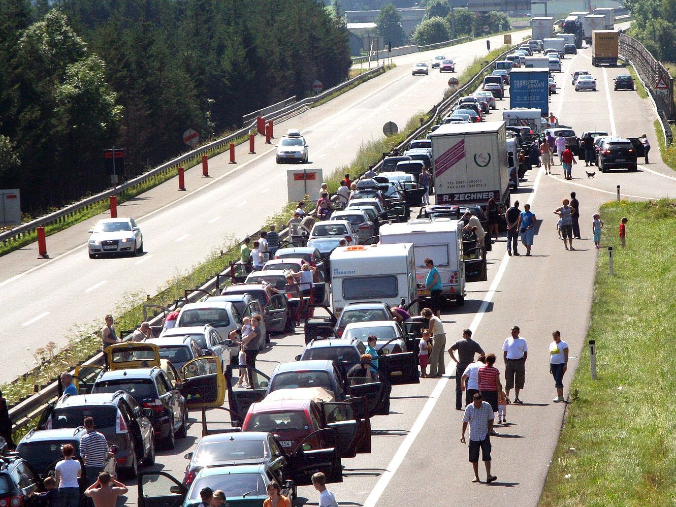 Am Wochenende kann es zu langen Wartezeiten in Österreich kommen. Am Wochenende kann es zu langen Wartezeiten in Österreich kommen.