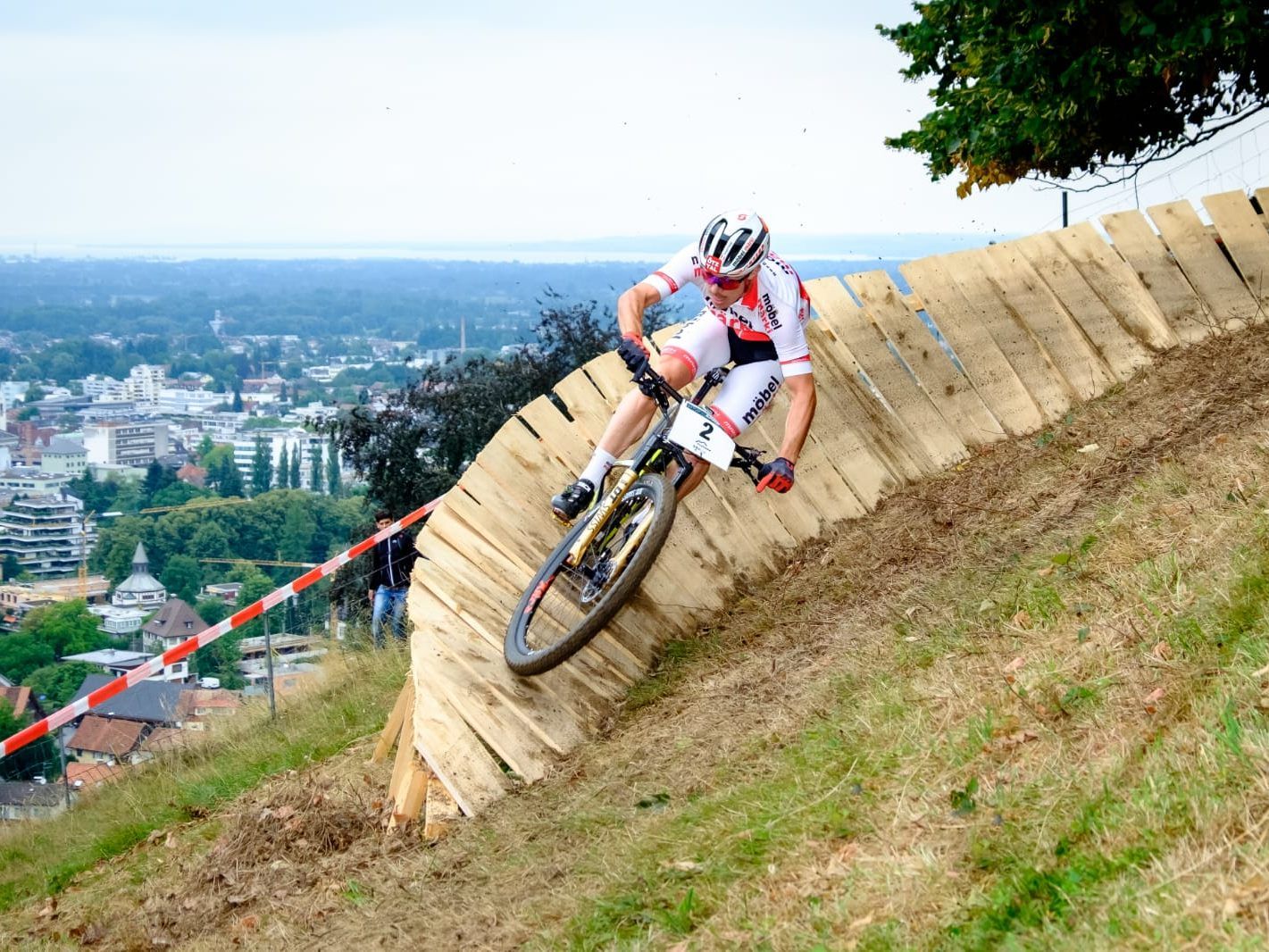 Gregor Raggl holt sich den ÖM Titel in der Crosscountry Elite auf dem Zanzenberg