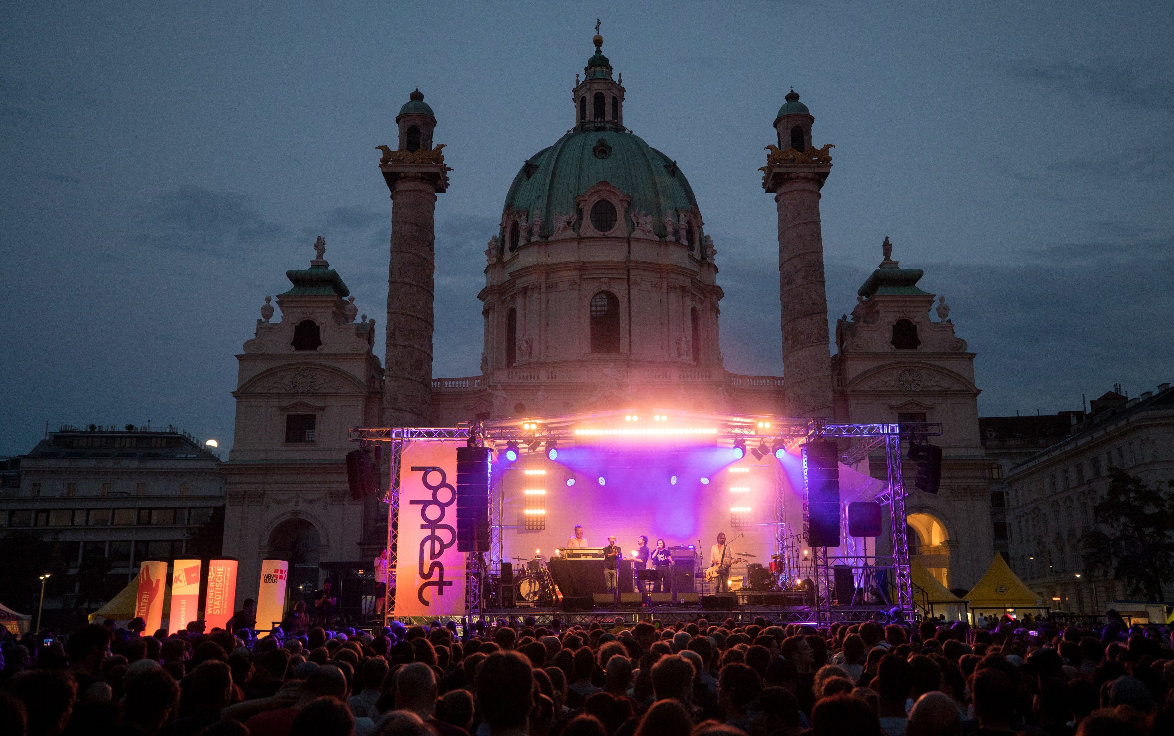 Ein Gewitter mit Starkregen fegte am Auftaktsabend über das Popfest Wien. Ein Gewitter mit Starkregen fegte am Auftaktsabend über das Popfest Wien.