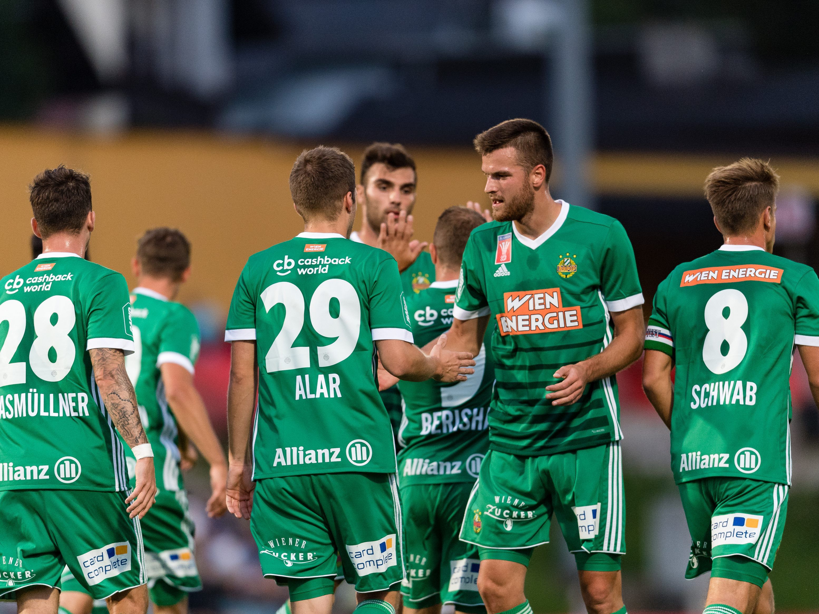 Rapid Wien besiegt FC Kufstein im ÖFB-Cup mit 5:0. Rapid Wien besiegt FC Kufstein im ÖFB-Cup mit 5:0.