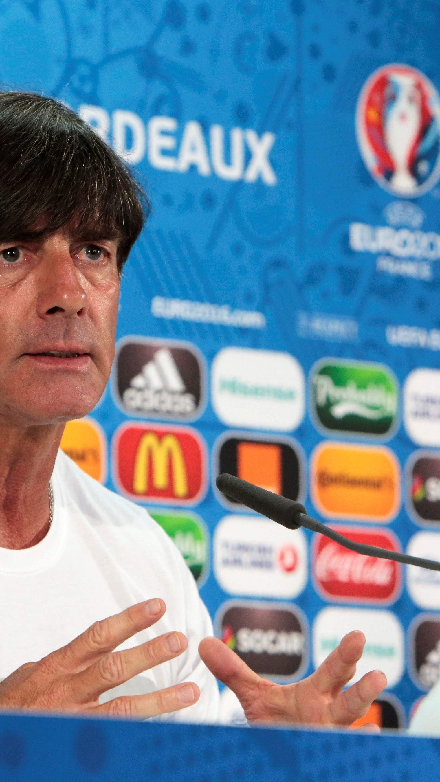 Jogi Löw soll nichts von Özils Rücktrittsplänen gewusst haben.
