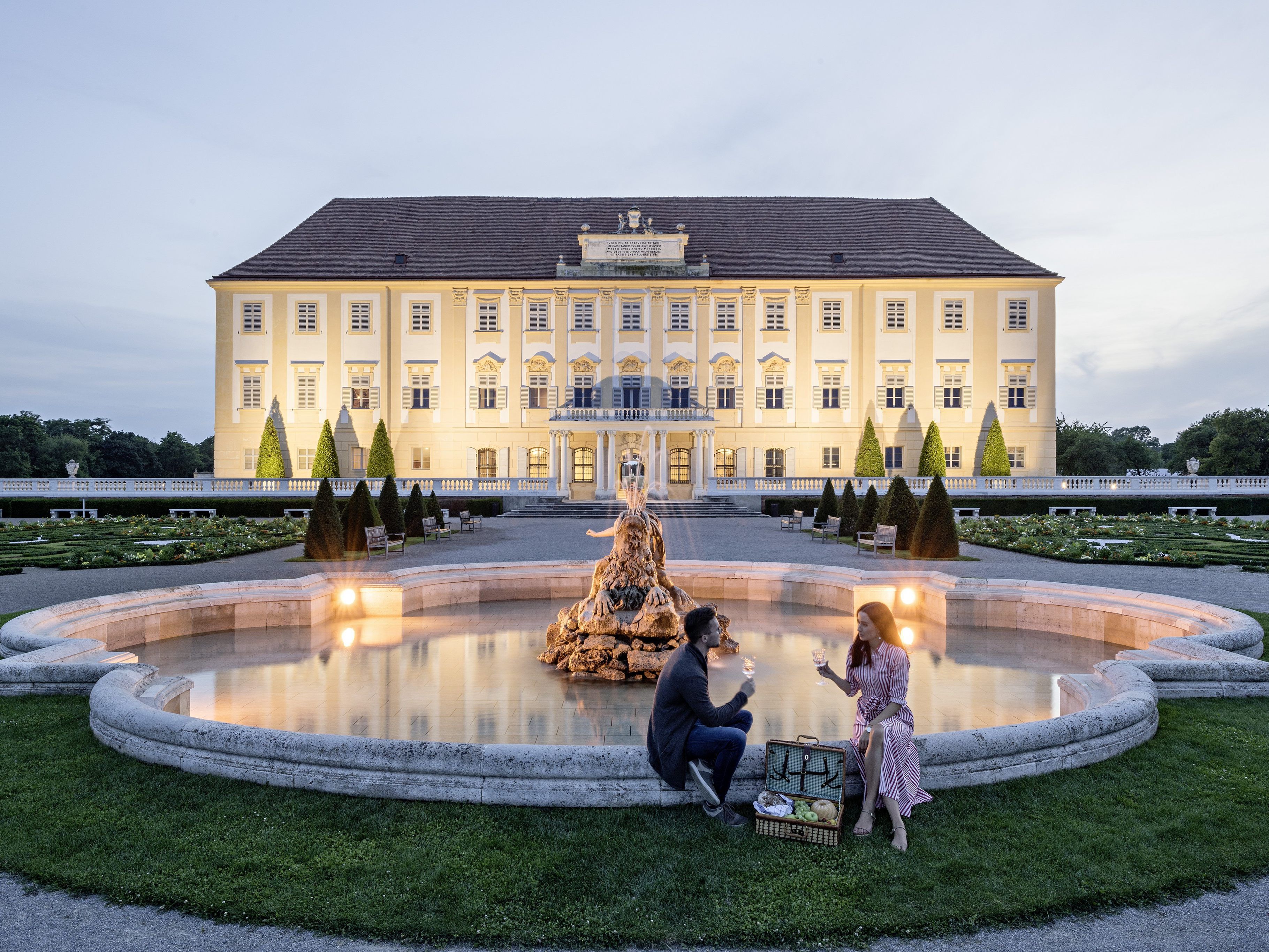 Schloss Hof und Schloss Niederweiden bieten viel Unterhaltung. Schloss Hof und Schloss Niederweiden bieten viel Unterhaltung.