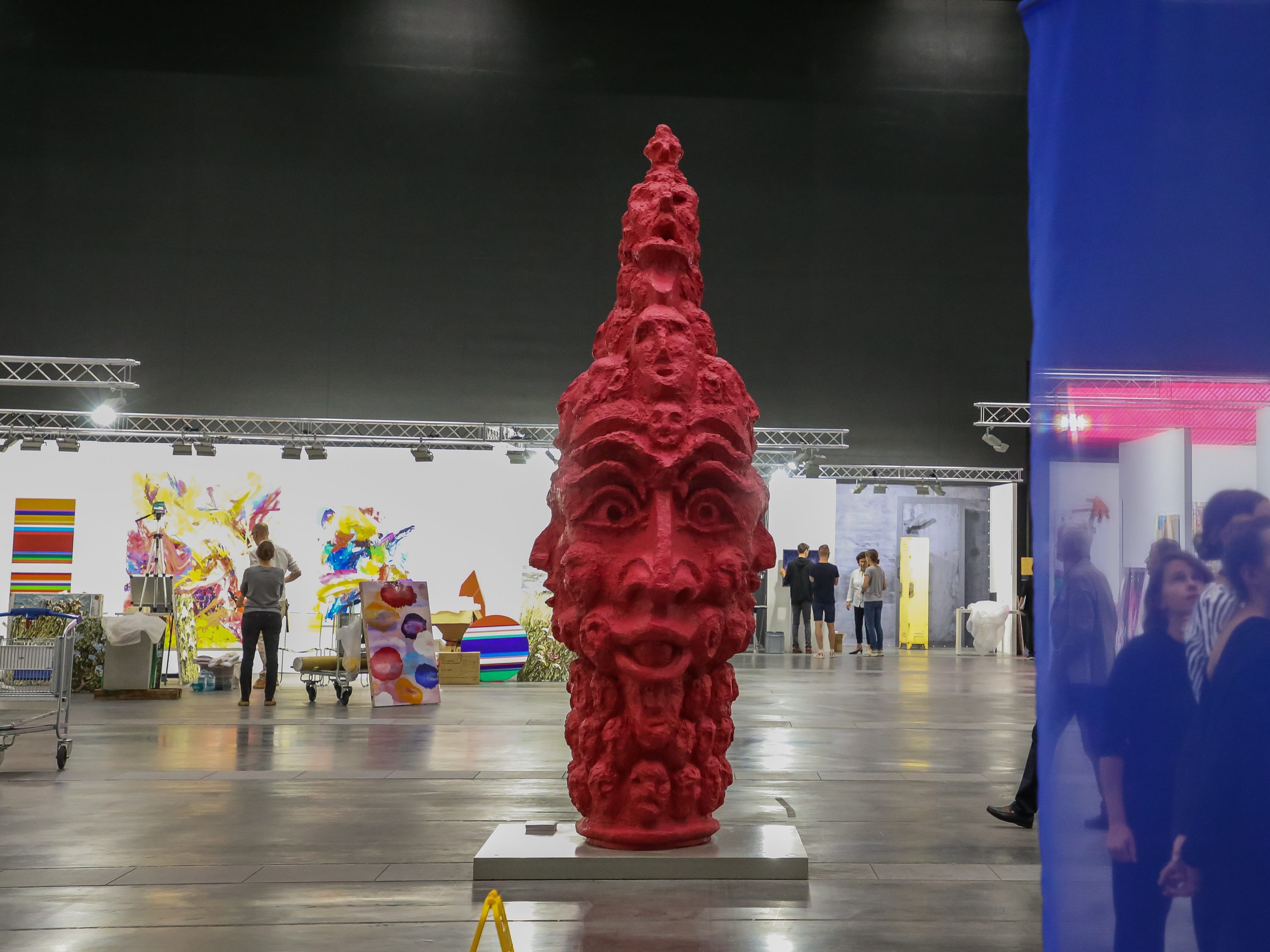 und Institutionen aus sieben Ländern präsentieren in Dornbirn über 350 Künstler.