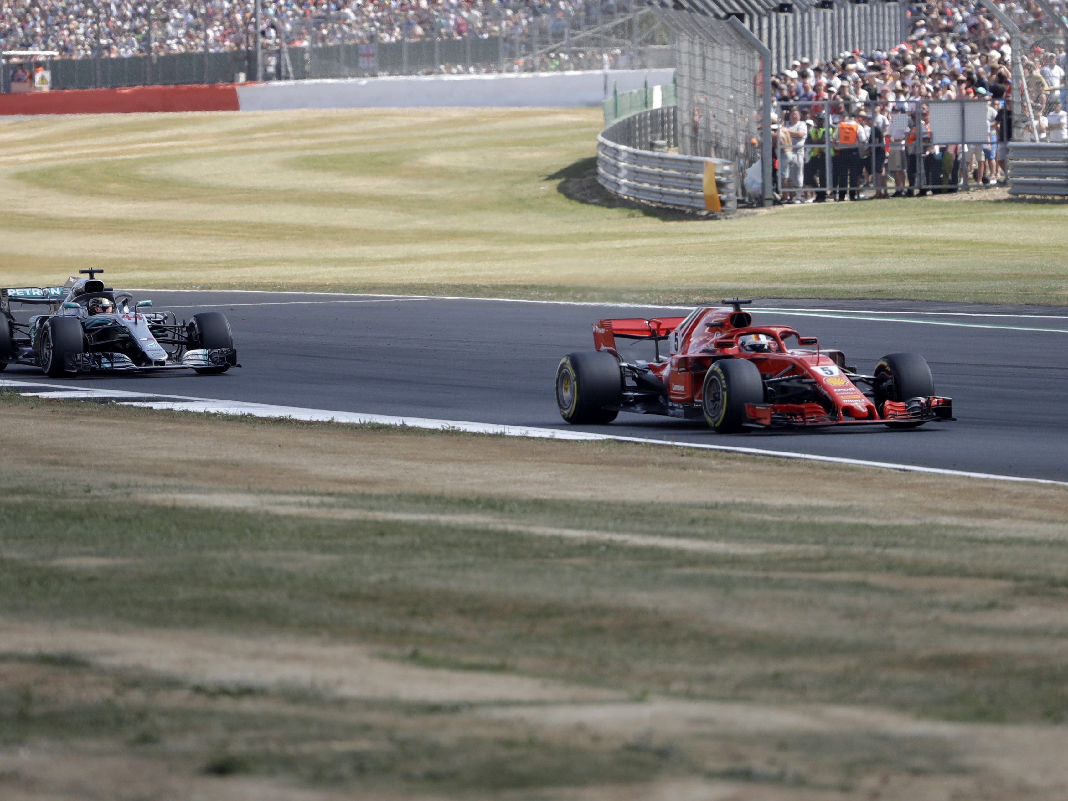 Vettel vor Hamilton. Vettel vor Hamilton.