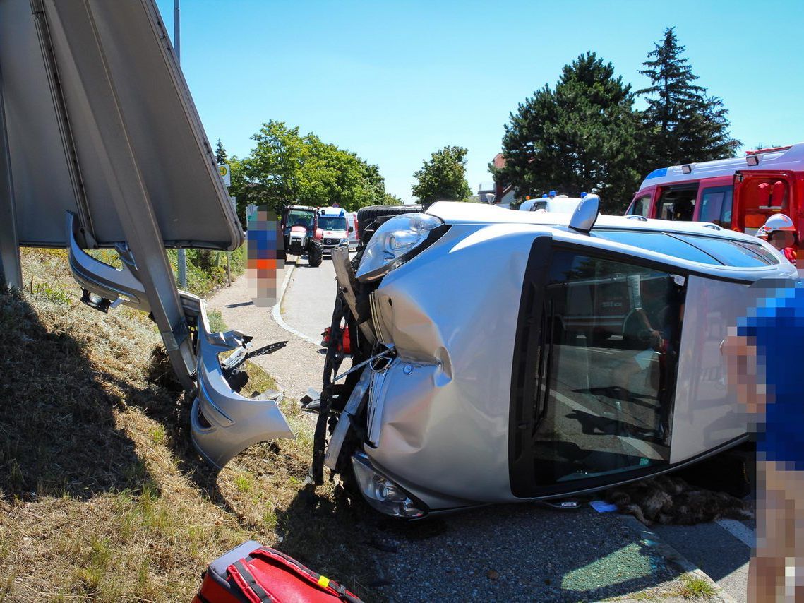 Die Frau konnte sich nicht selbst befreien. Die Frau konnte sich nicht selbst befreien.
