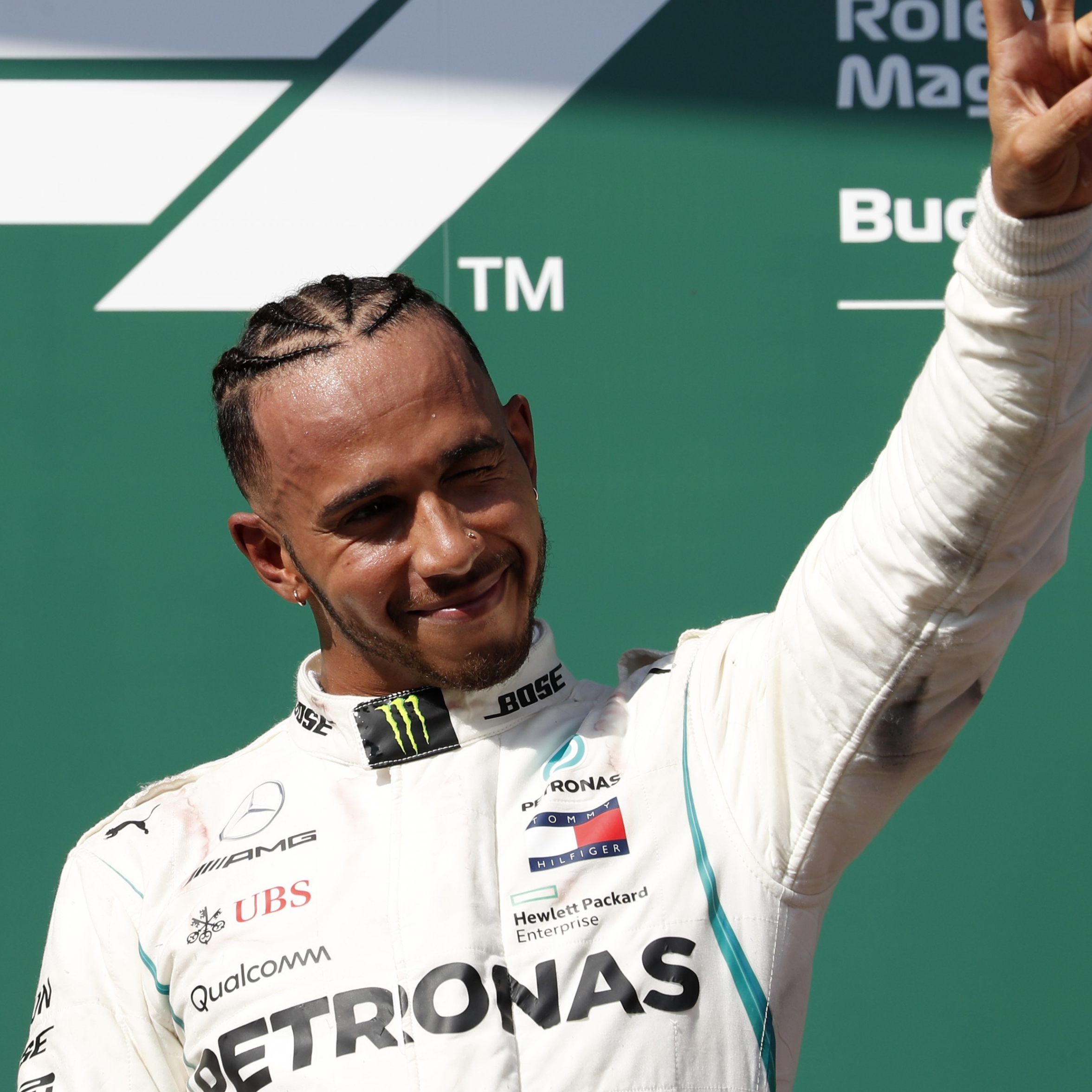 Hamilton siegt vor den Ferraris von Vettel und Räikkönen.