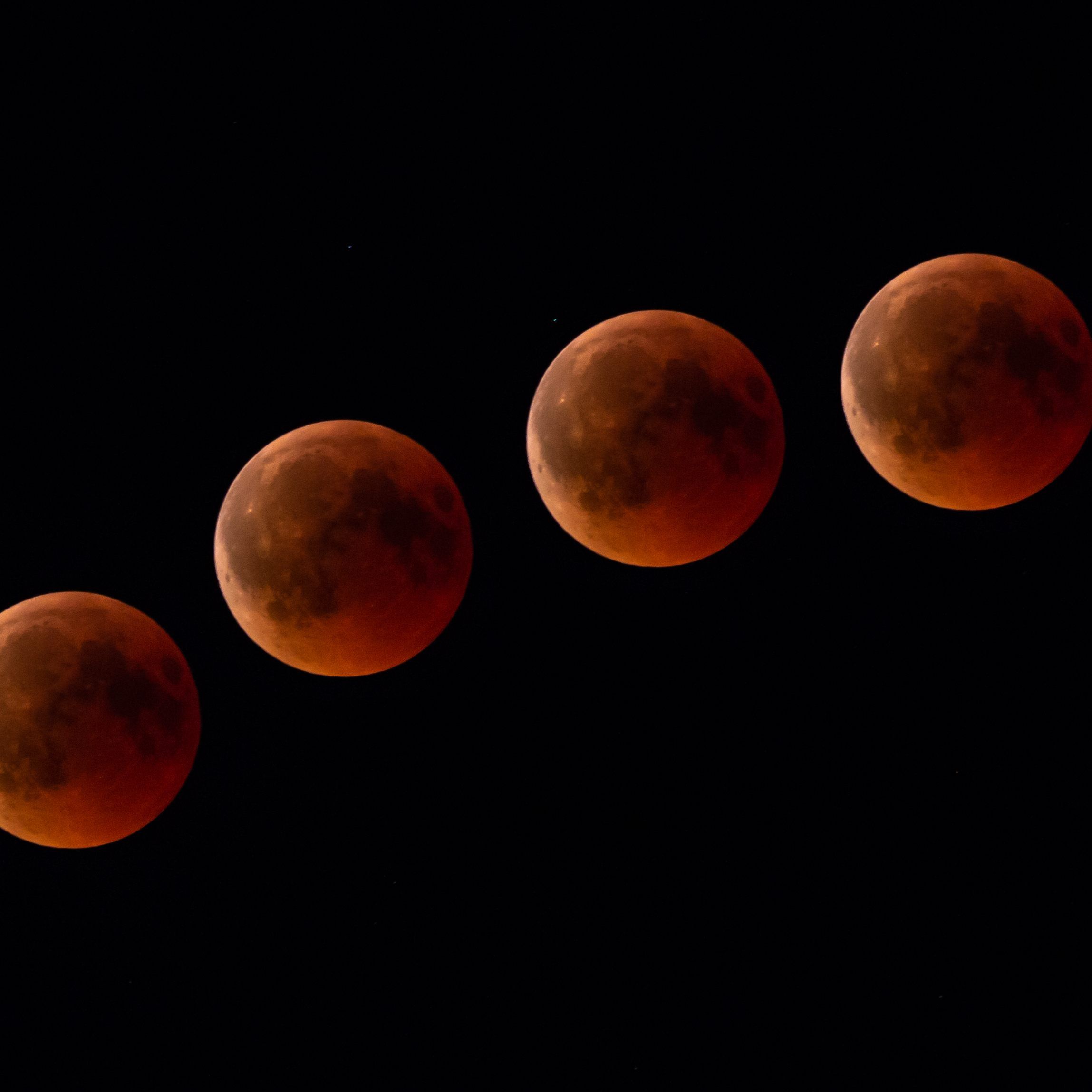 Roter Mond über Feldkirch