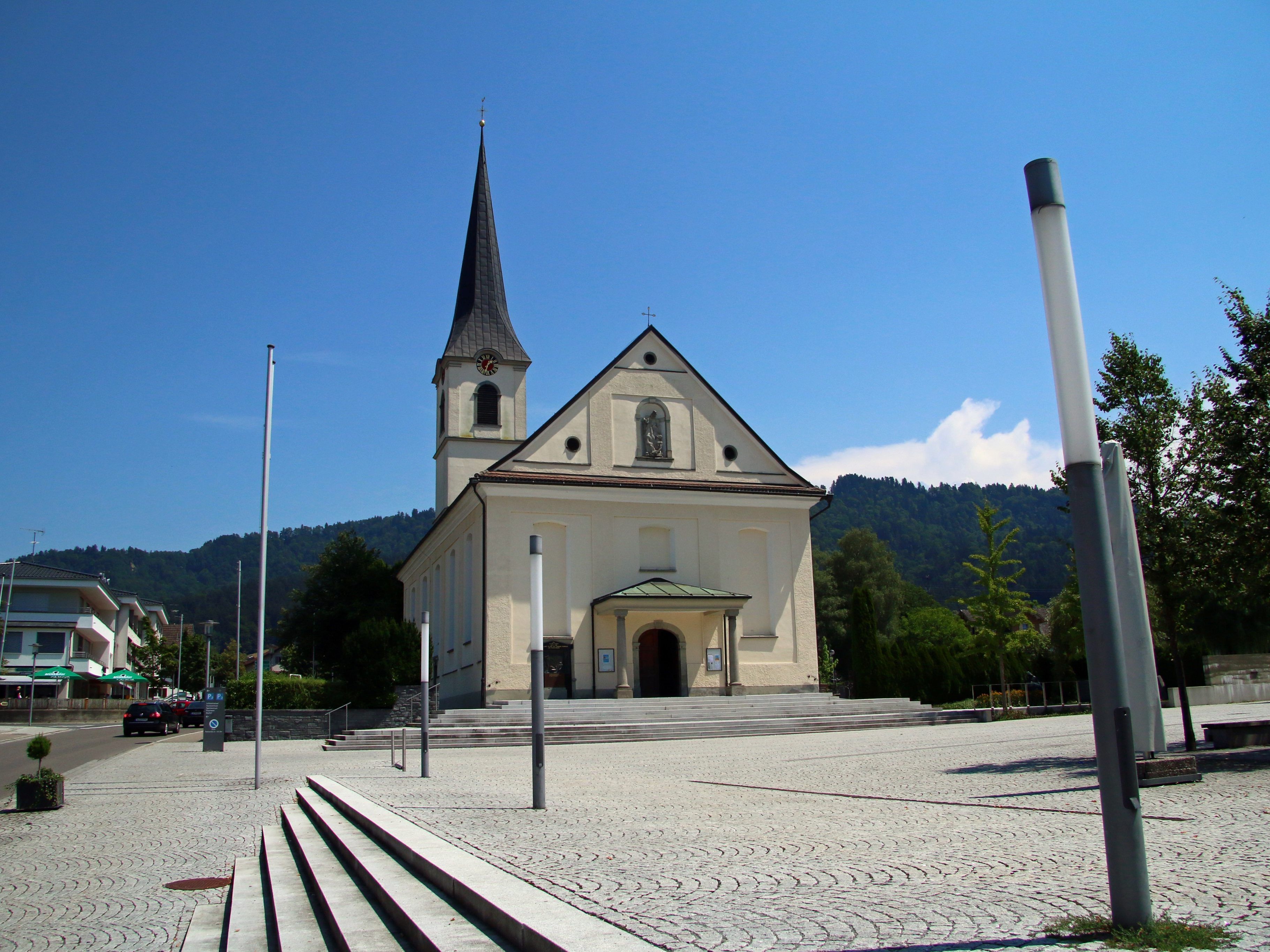 Die Fahrt eines Deutschen (28) endete an der Mauer von St. Martin in Hörbranz.