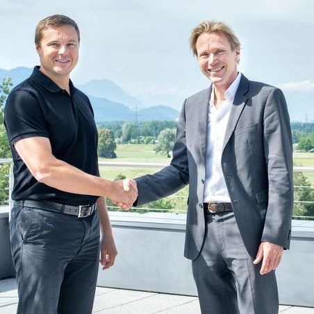 Guntram Meusburger (l.) und Roland Schmid (Segoni) freuen sich auf die erfolgreiche Zusammenarbeit.