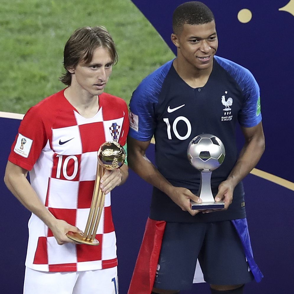 Kroatiens Regisseur Modric nun auch Anwärter für Auszeichnung zum Weltfußballer.