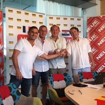 Die #viererkette kommentiert selbstverständlich auch das WM-Finale live.