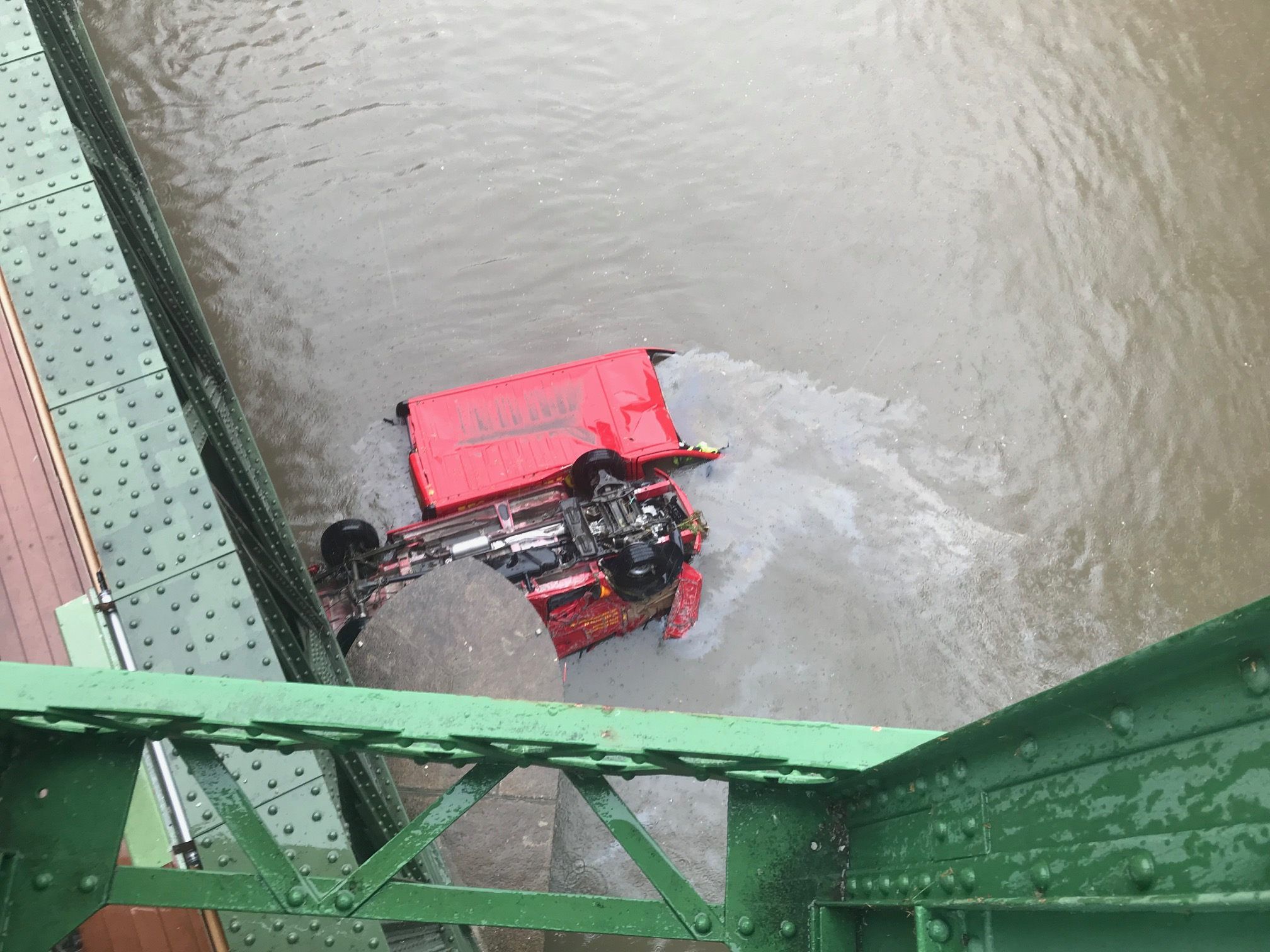 Die Untersuchungen nach dem Unglück auf dem Wienfluss laufen. Die Untersuchungen nach dem Unglück auf dem Wienfluss laufen.
