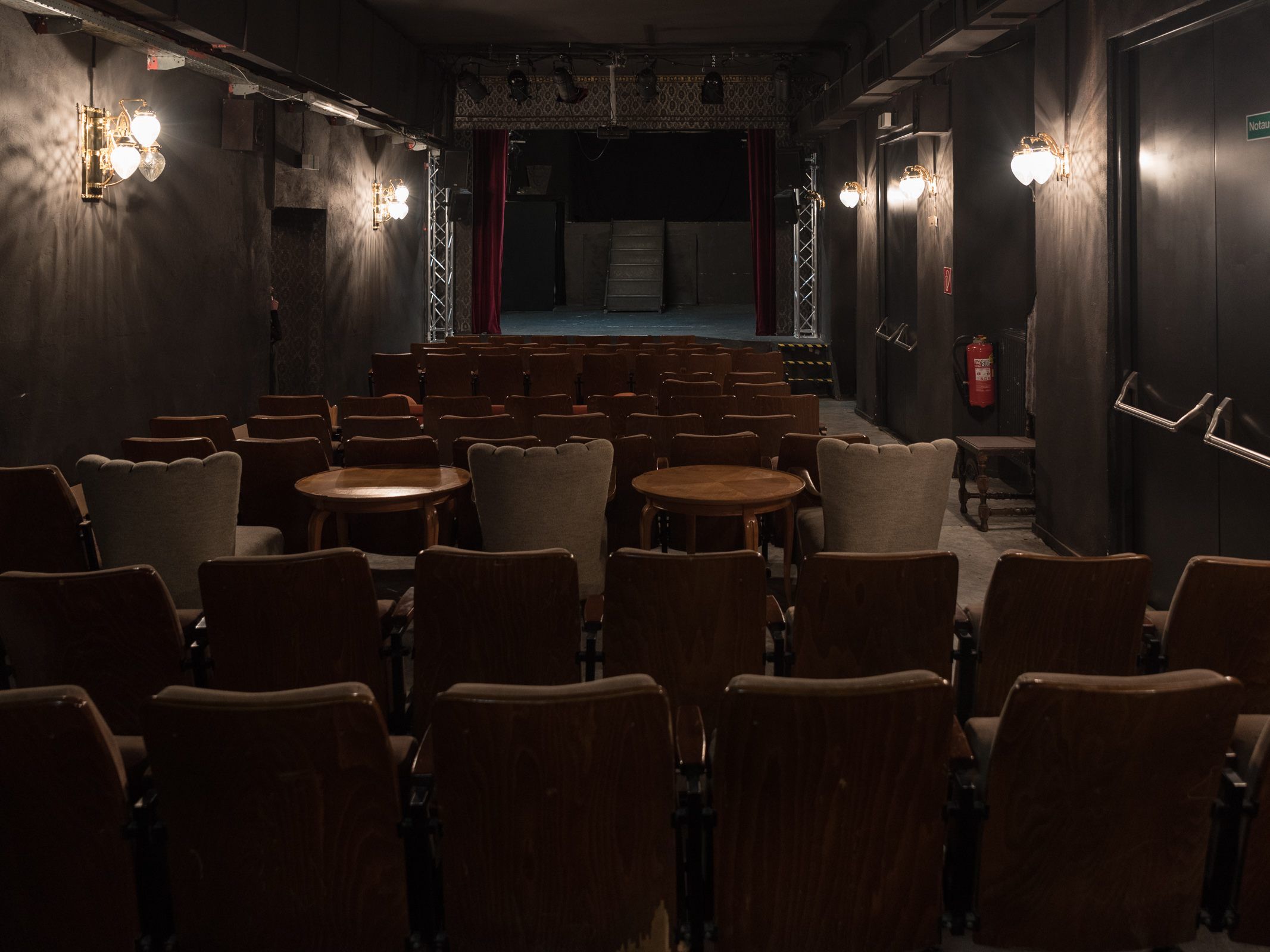 Das Wiener Ateleiertheater verwandelt sich noch bis September in einen Schlafsaal. Das Wiener Ateleiertheater verwandelt sich noch bis September in einen Schlafsaal.