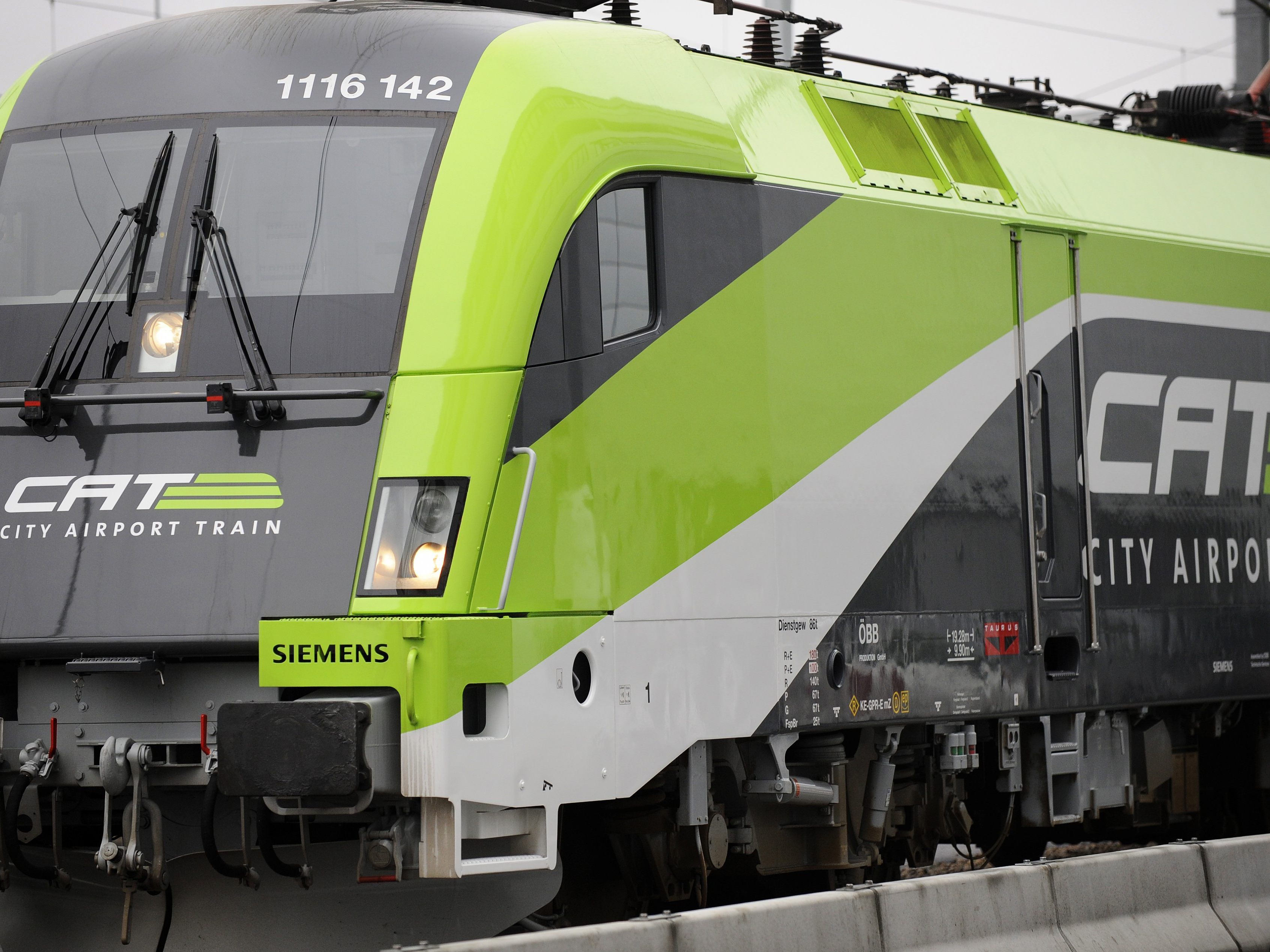 Der City Airport Train musste in Wien-Simmering evakuiert werden. Der City Airport Train musste in Wien-Simmering evakuiert werden.