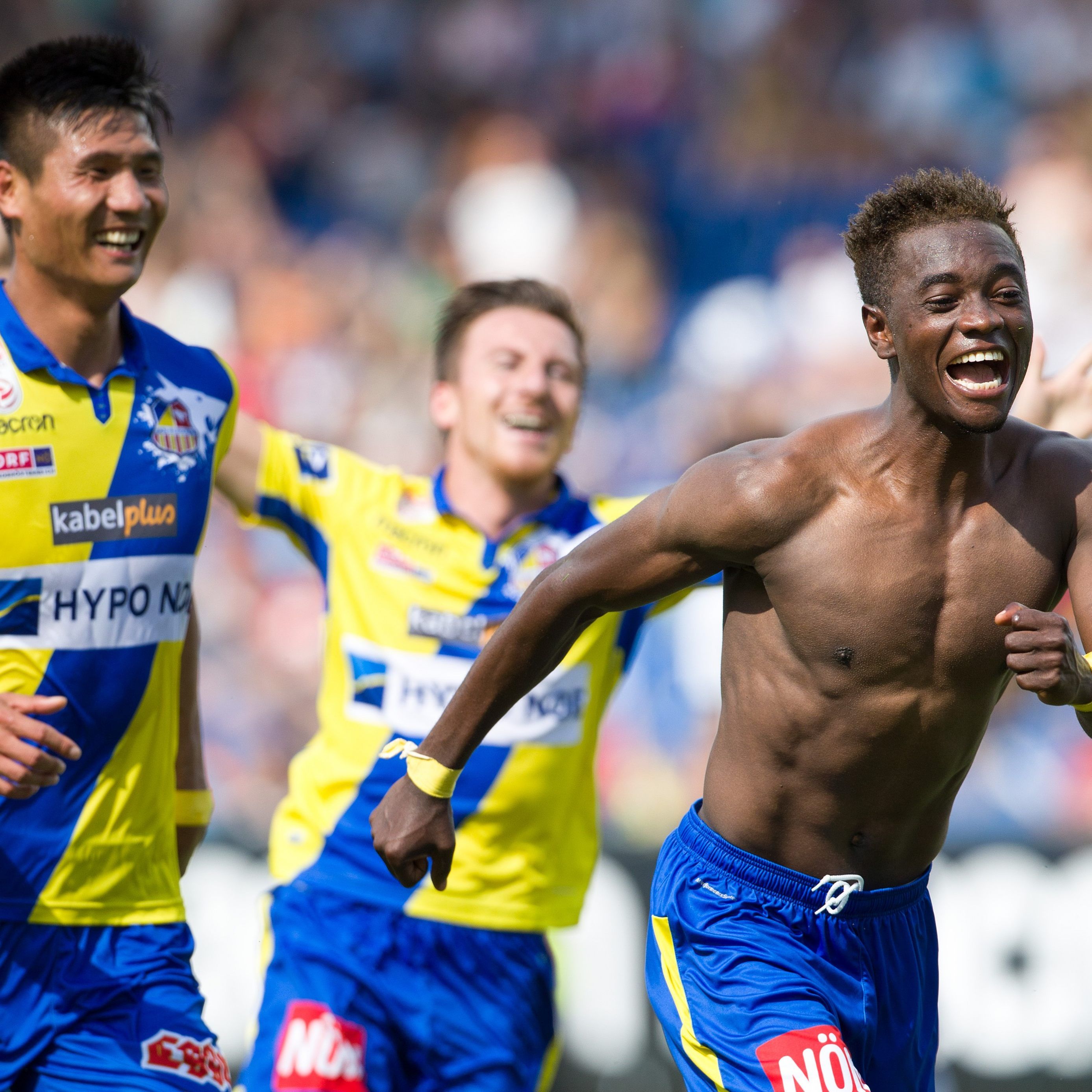 Die Wiener Neustadt beanstandete die Verpflichtung von David Atanga (r.) bei St. Pölten.