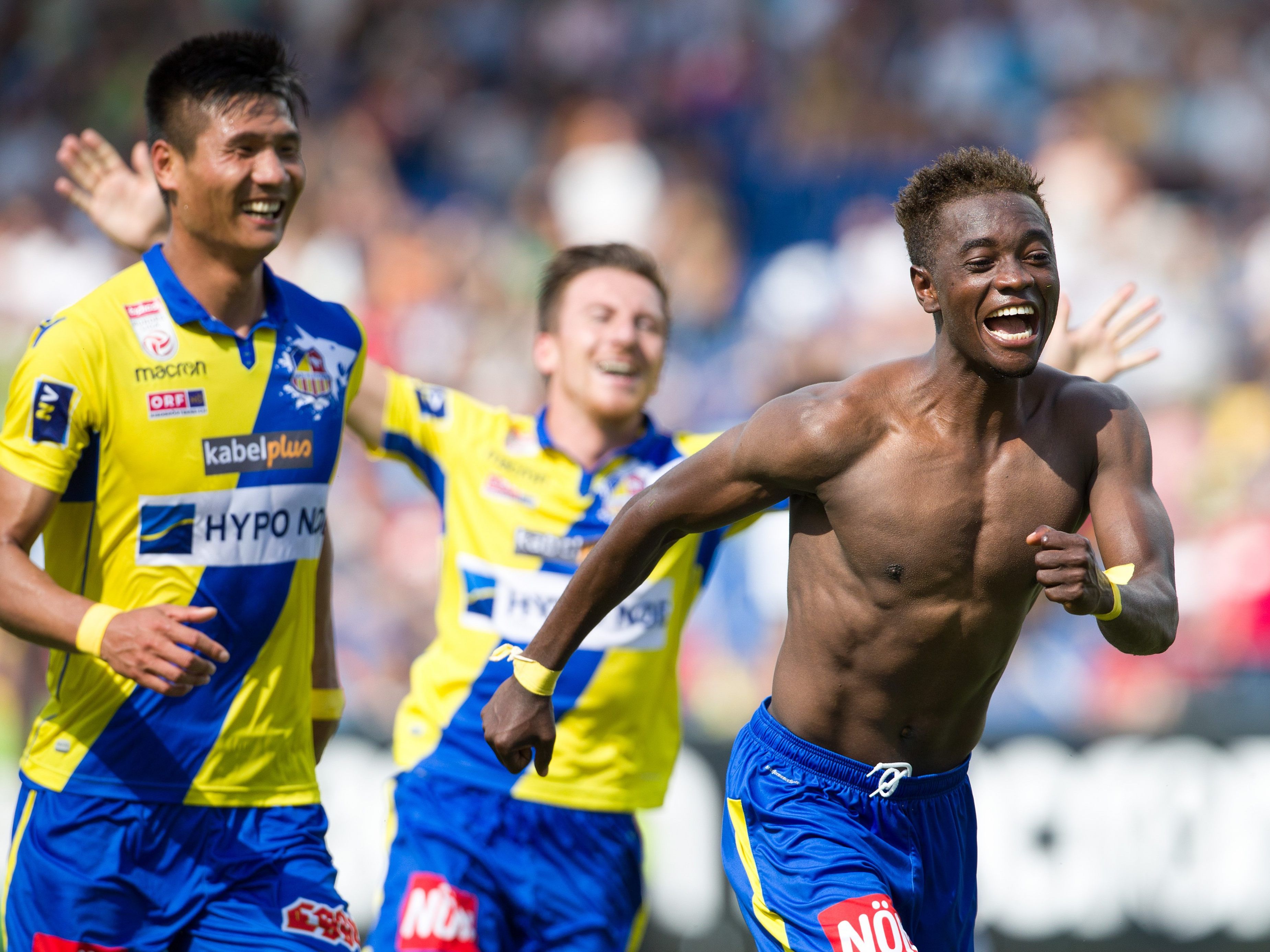 Die Wiener Neustadt beanstandete die Verpflichtung von David Atanga (r.) bei St. Pölten. Die Wiener Neustadt beanstandete die Verpflichtung von David Atanga (r.) bei St. Pölten.