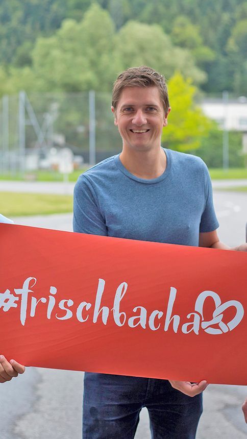 Die neue Plattform der Vorarlberger Bäcker www.frischbacha.at – präsentiert von Innungsmeister Wolfgang Fitz (rechts), Innungsgeschäftsführer Christian Koch (Mitte) und Markus Curin (Contentstudio; links).