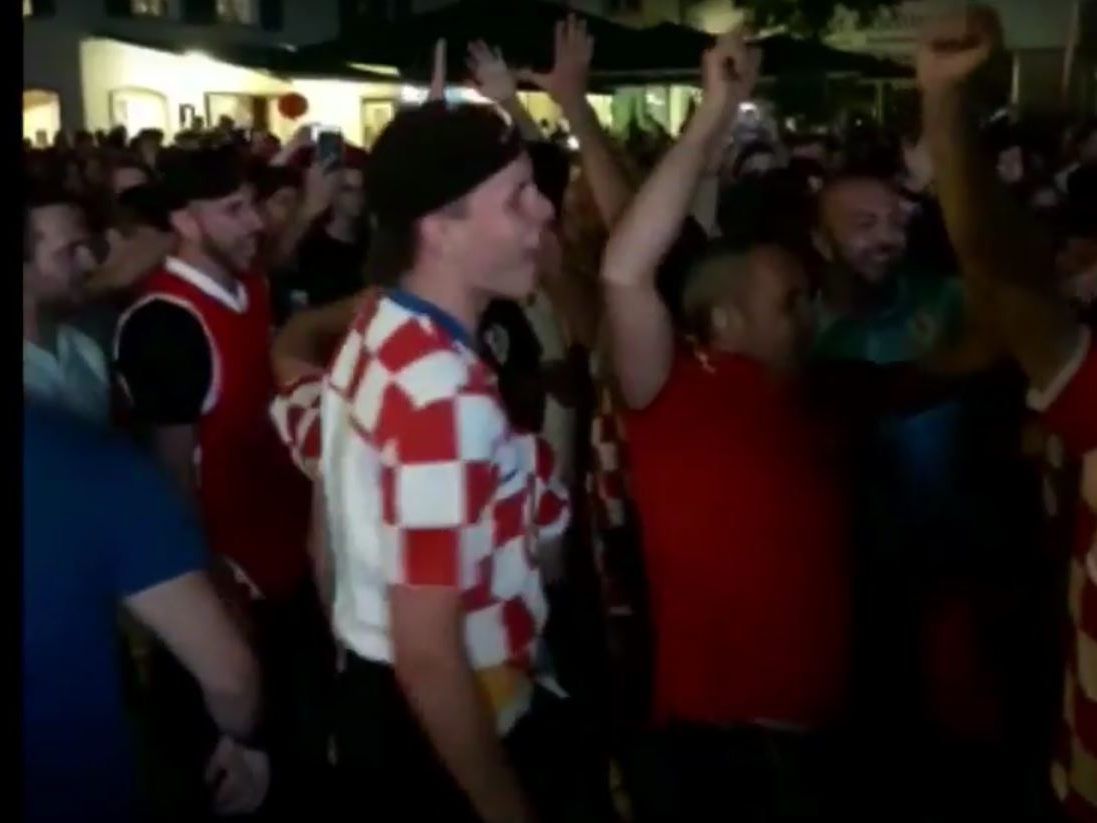 Kroatische Fans feiern in Dornbirn den Einzug ins WM-Halbfinale. Kroatische Fans feiern in Dornbirn den Einzug ins WM-Halbfinale.