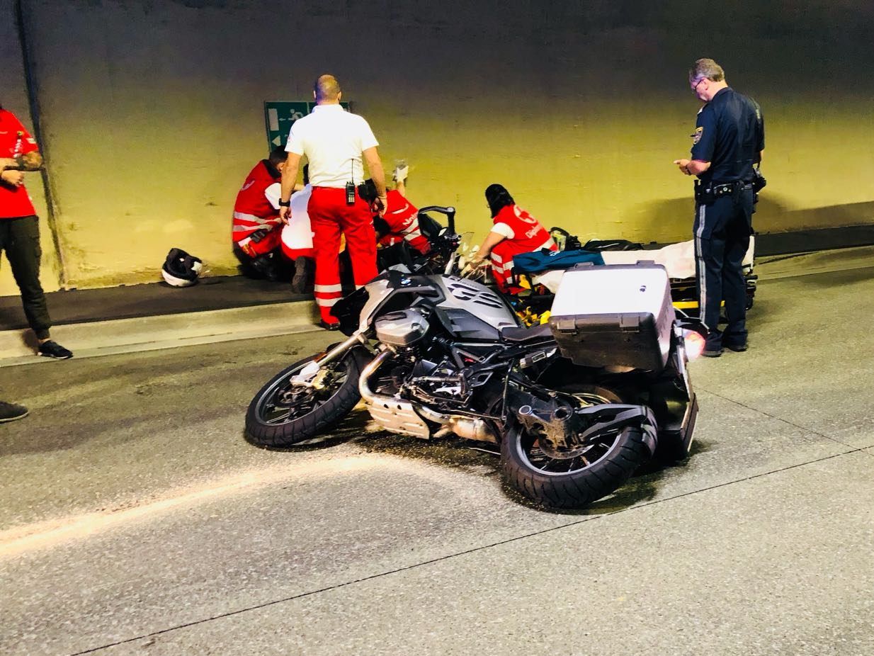 Ein Motorradfahrer stürzte Mittwochfrüh im Pfändertunnel.