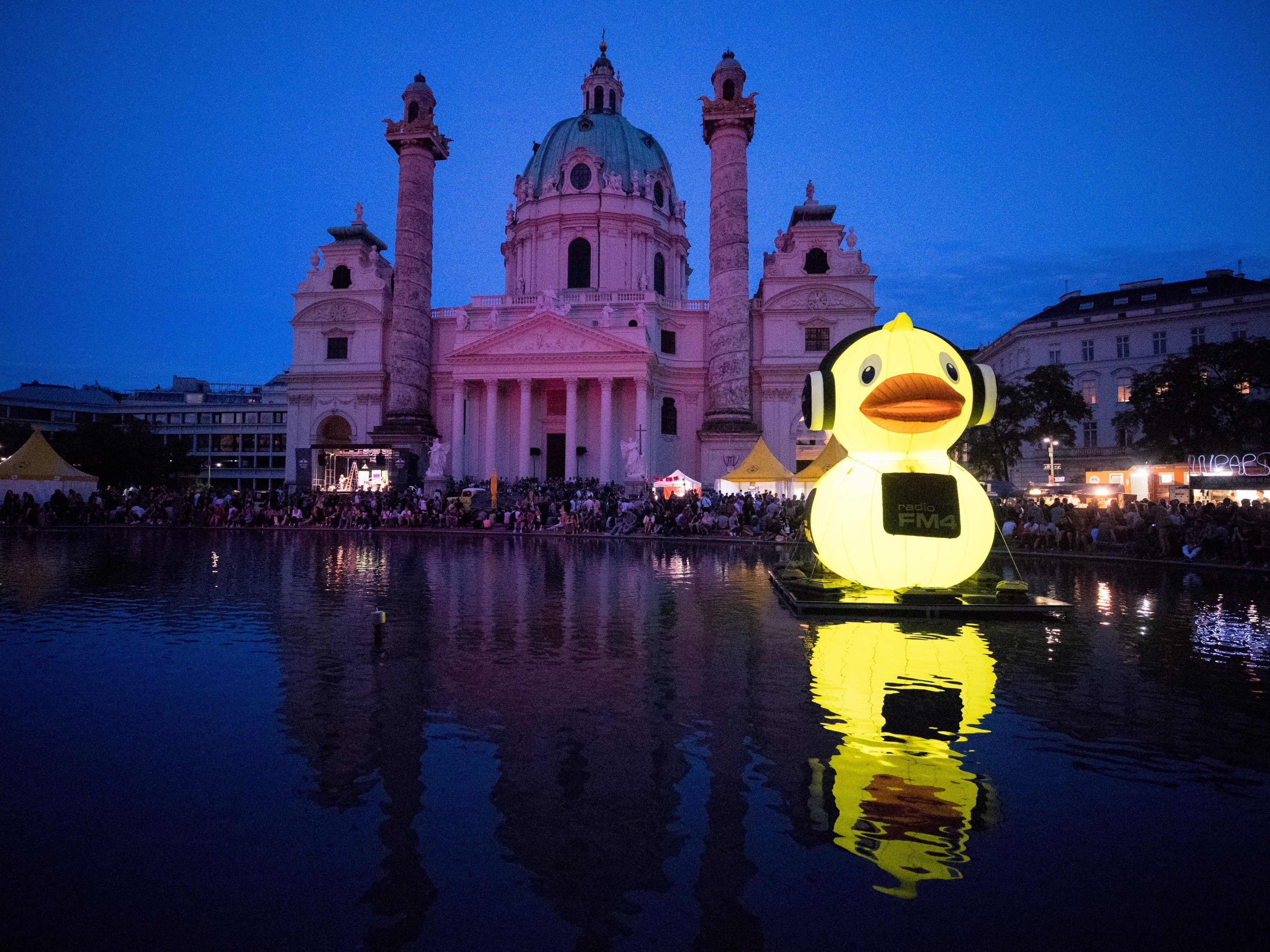 Die FM4-Ente wurde zum Markenzeichen des heurigen Popfests in Wien. Die FM4-Ente wurde zum Markenzeichen des heurigen Popfests in Wien.