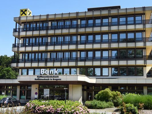 Die Raiffeisenlandesbank Vorarlberg zieht Halbjahresbilanz.