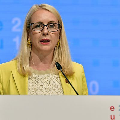 Kritik an der Vorgehensweise von Wirtschaftsministerin Schramböck