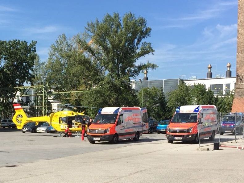 Ein Unfall auf einer Baustelle in Wien-Floridsdorf forderte zwei Schwerverletzte.