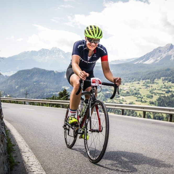 Erstmals tritt die Feldkircherin Anna Bachmann beim Race Around Austria in die Pedale