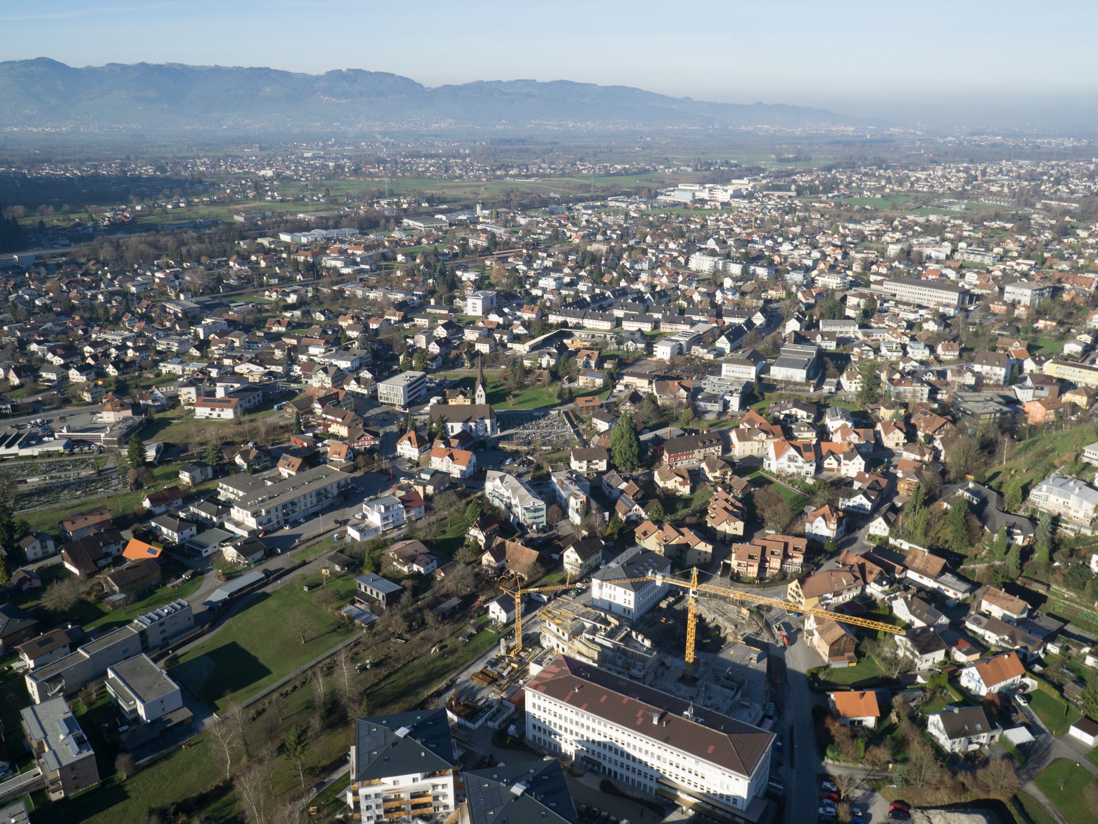 Götzis Ortszentrum von oben.