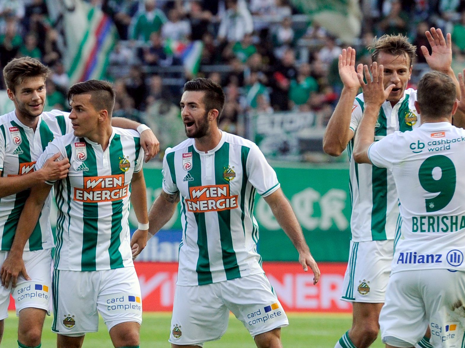 Rapid Wien gewann am Sonntag mit 2:1 gegen Wacker Innsbruck. Rapid Wien gewann am Sonntag mit 2:1 gegen Wacker Innsbruck.