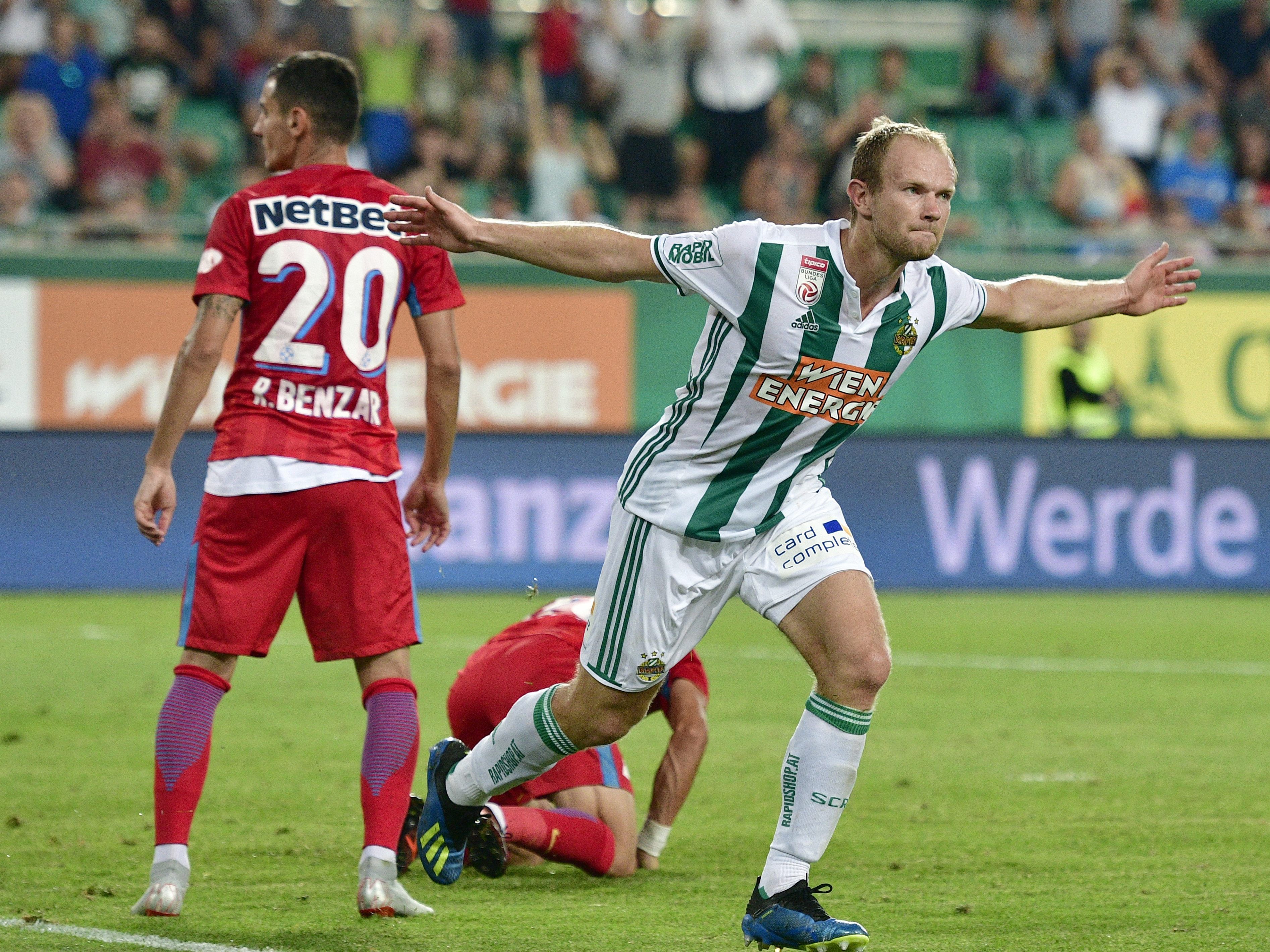 Rapid Wien gewinnt das EL-Play-Off-Heimspiel mit 3:1. Rapid Wien gewinnt das EL-Play-Off-Heimspiel mit 3:1.